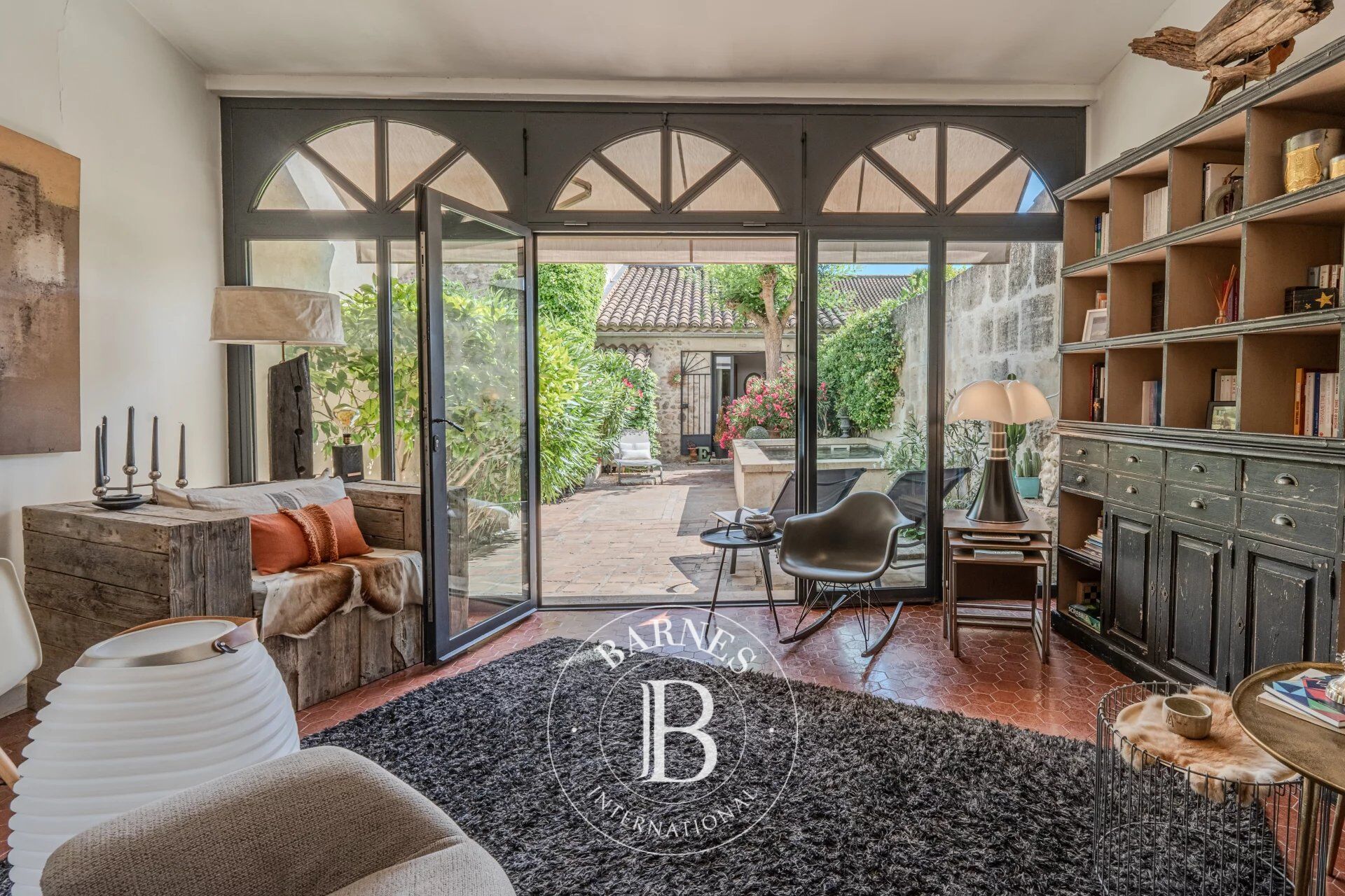 MOURIES-MAISON DE VILLAGE-4 CHAMBRES-COUR AVEC BASSIN - picture 3