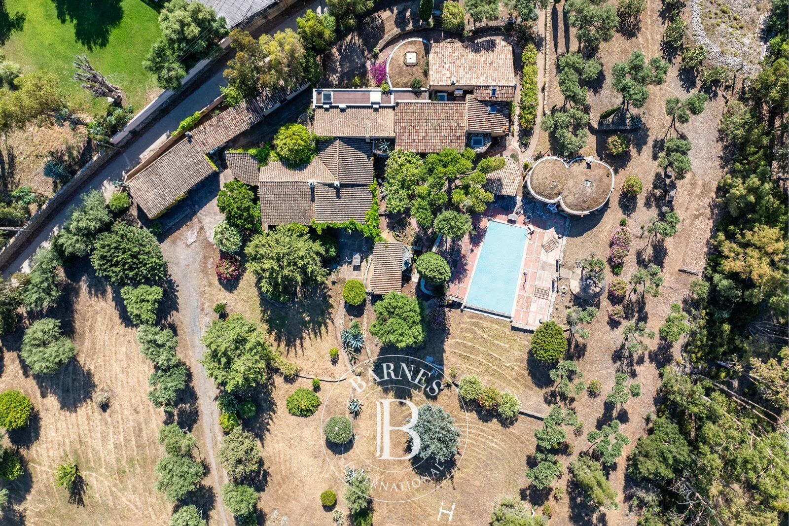 Saint-Florent, exceptional estate, 8 rooms, walking distance to beach, swimming pool, panoramic sea view - picture 2