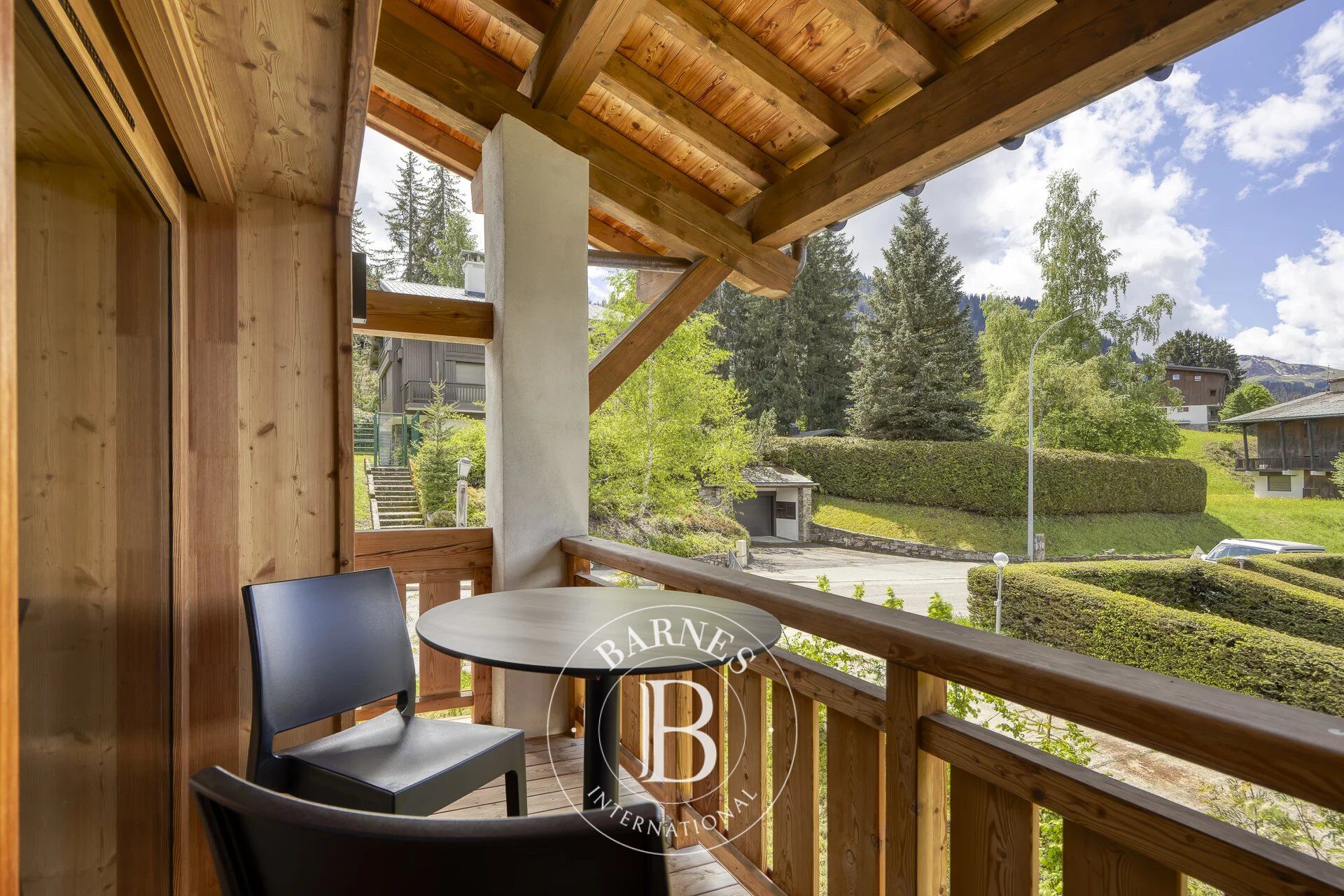 MEGEVE - EXCEPTIONAL 5 BEDROOMS DUPLEX APARTMENT - VILLAGE CENTER ON FOOT - picture 2