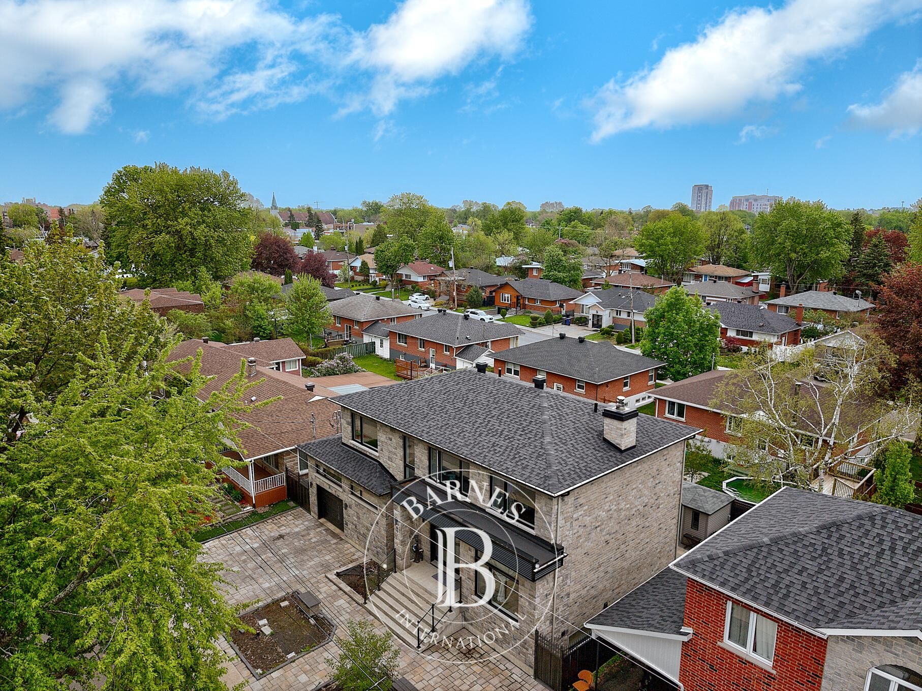 House for sale Laval (LavaldesRapides) 291m² 18 rooms 1 485 000CA