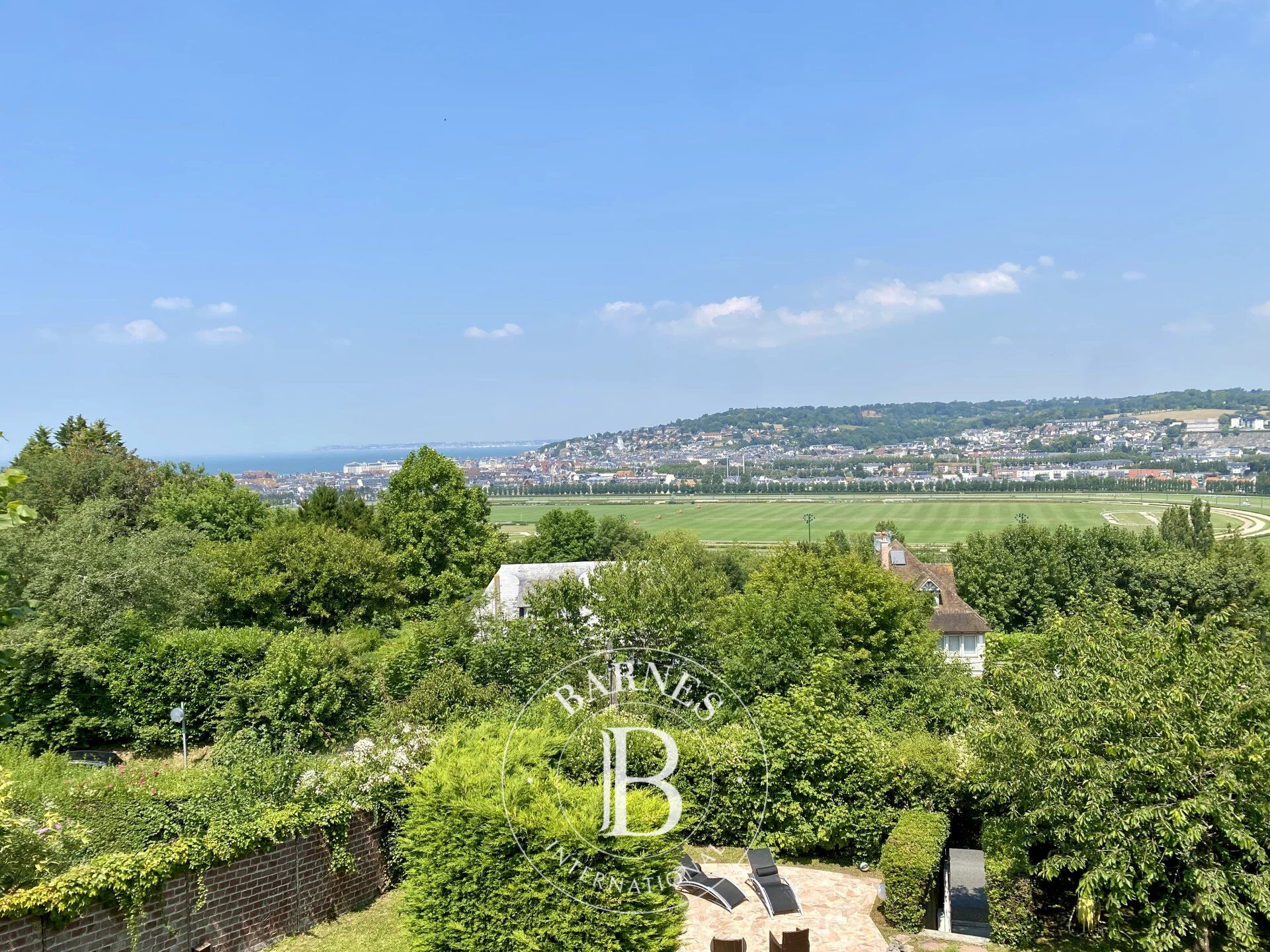 Deauville Coteau - House with potential for extension - Unobstructed view over 2,260m² (24,326 sq ft) - picture 2