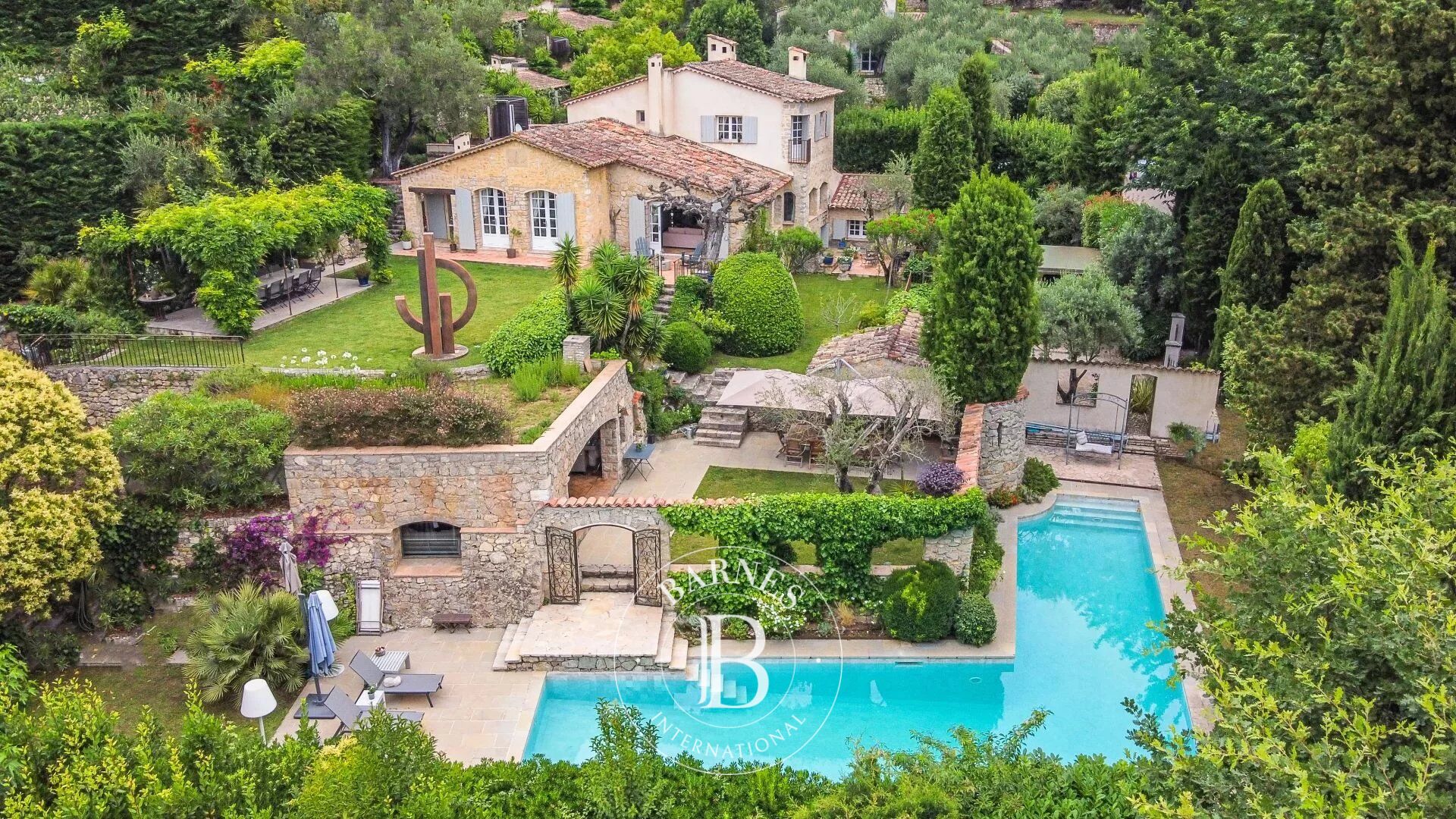 NEAR MOUGINS -  CHARMING VILLA - QUIET AREA - picture 1