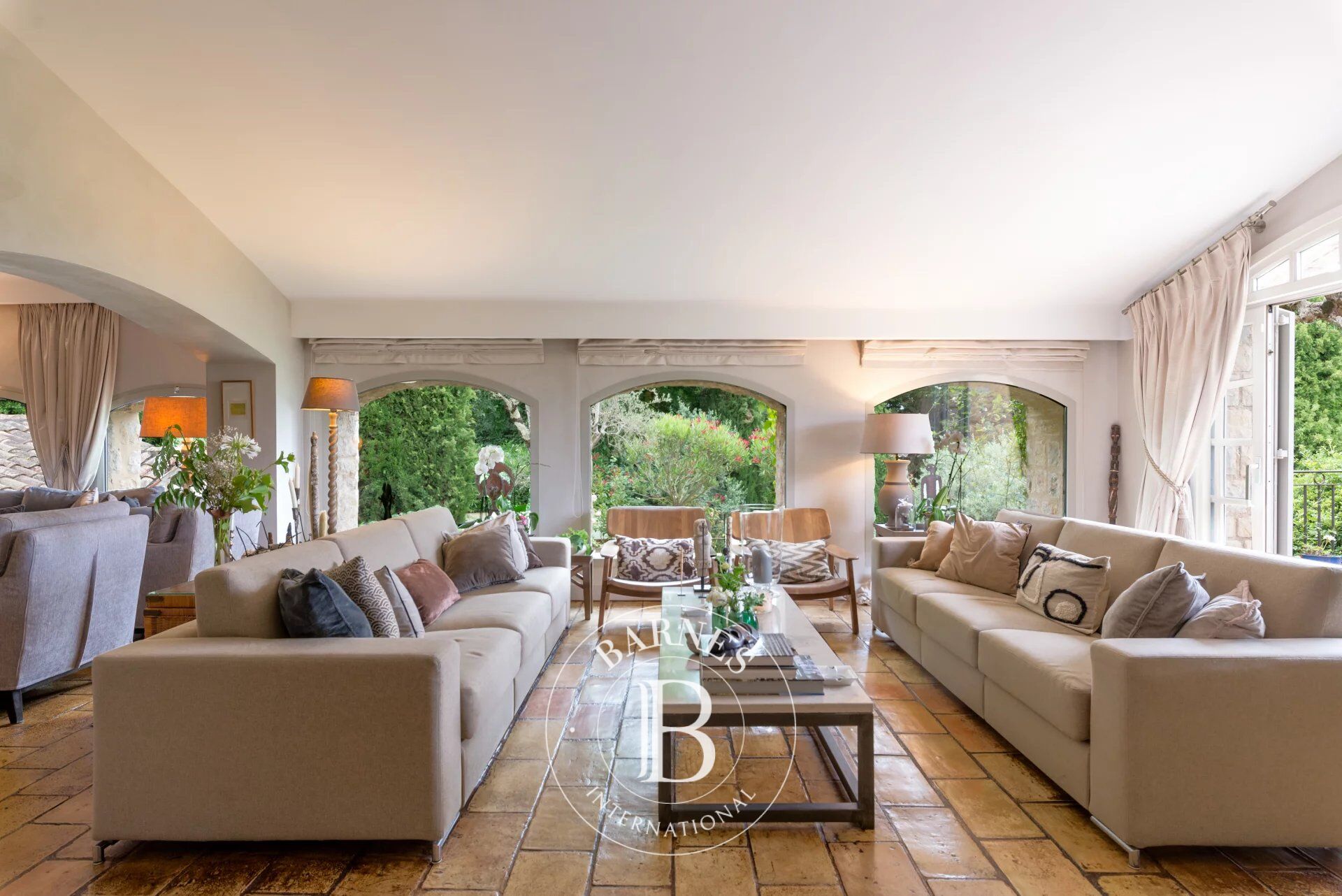 NEAR MOUGINS -  CHARMING VILLA - QUIET AREA - picture 2