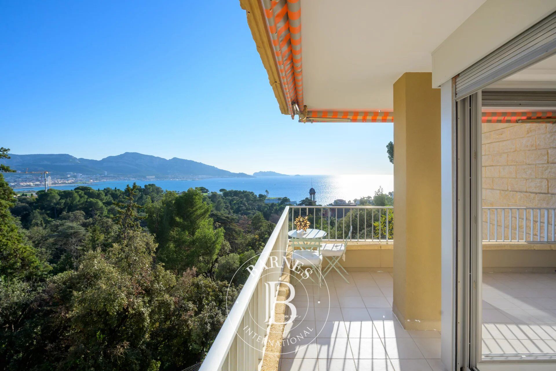 Vente - Appartement 13007 Marseille - Résidence sécurisée de standing - Vue mer panoramique - picture 2