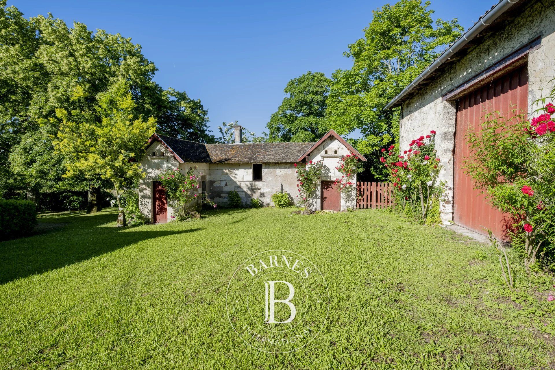 Propriété de 4,2ha -  Maison de 420 m² - Dépendances - Cadre exceptionnel - picture 3