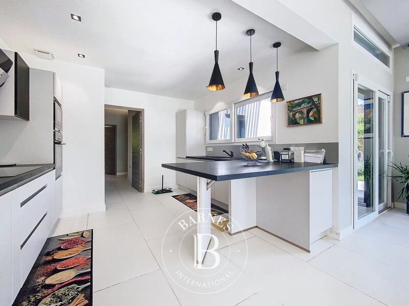 Vendido, Casa Neuvecelle - picture 3