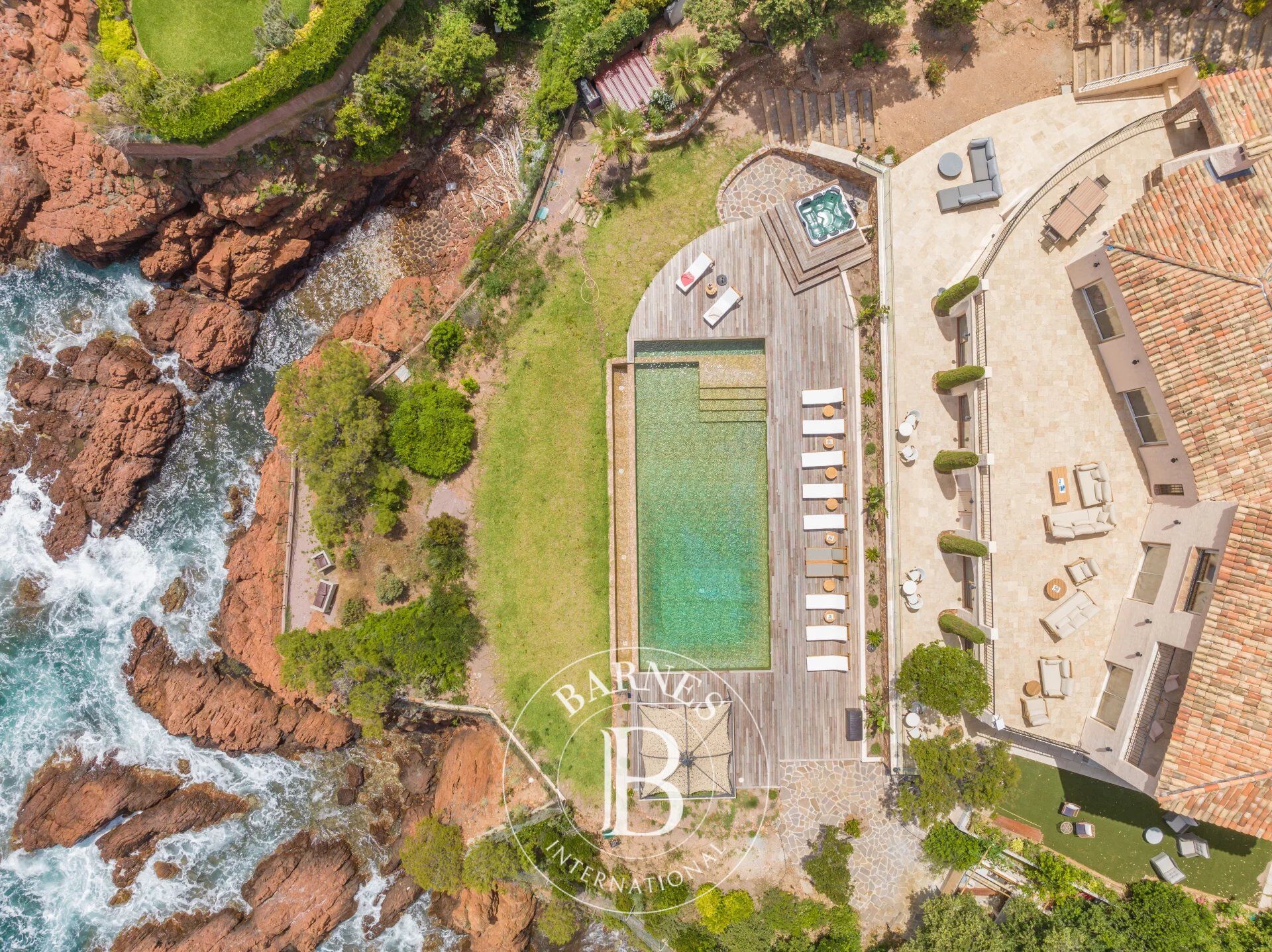 LE TRAYAS - WATERFRONT VILLA - 6 BEDROOMS - picture 3