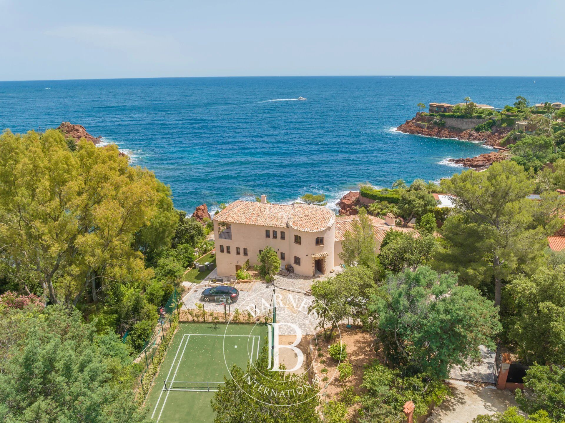 LE TRAYAS - WATERFRONT VILLA - 6 BEDROOMS - picture 2