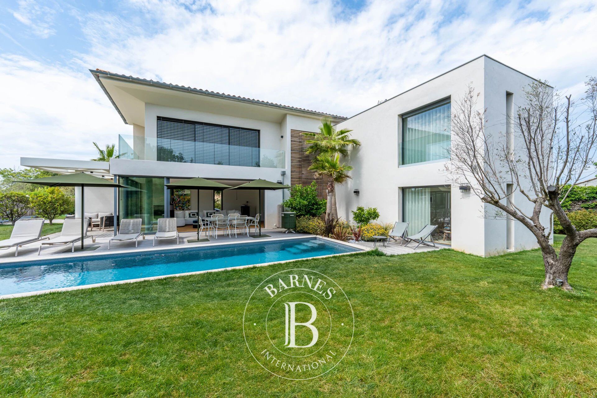 AIX EN PROVENCE - EXCLUSIVITE - VILLA CONTEMPORAINE - 210M² - 4 CHAMBRES - PISCINE - GARAGE -CALME - picture 3