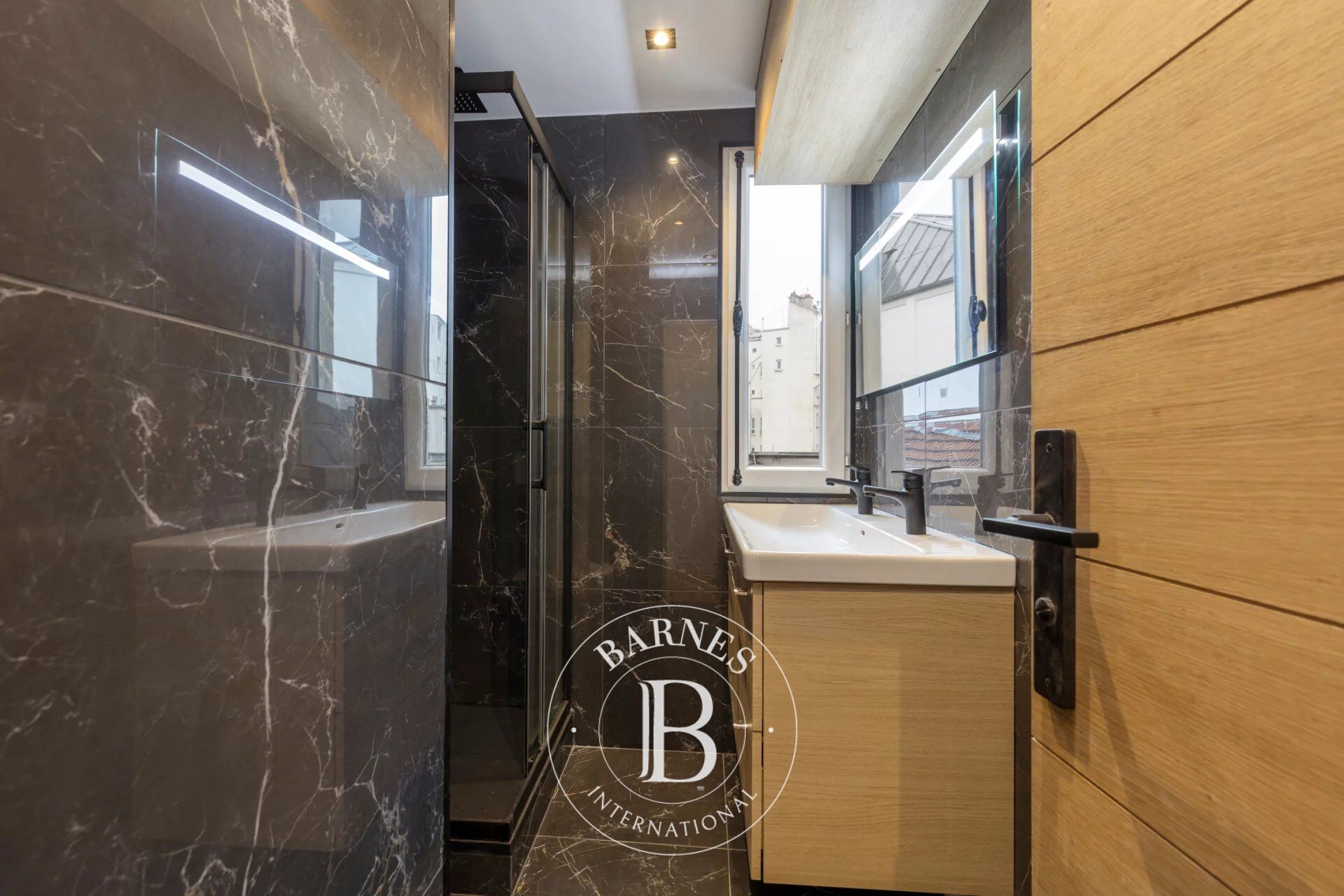 Avenue des Ternes - 3-bed - Incredible potential - picture 2