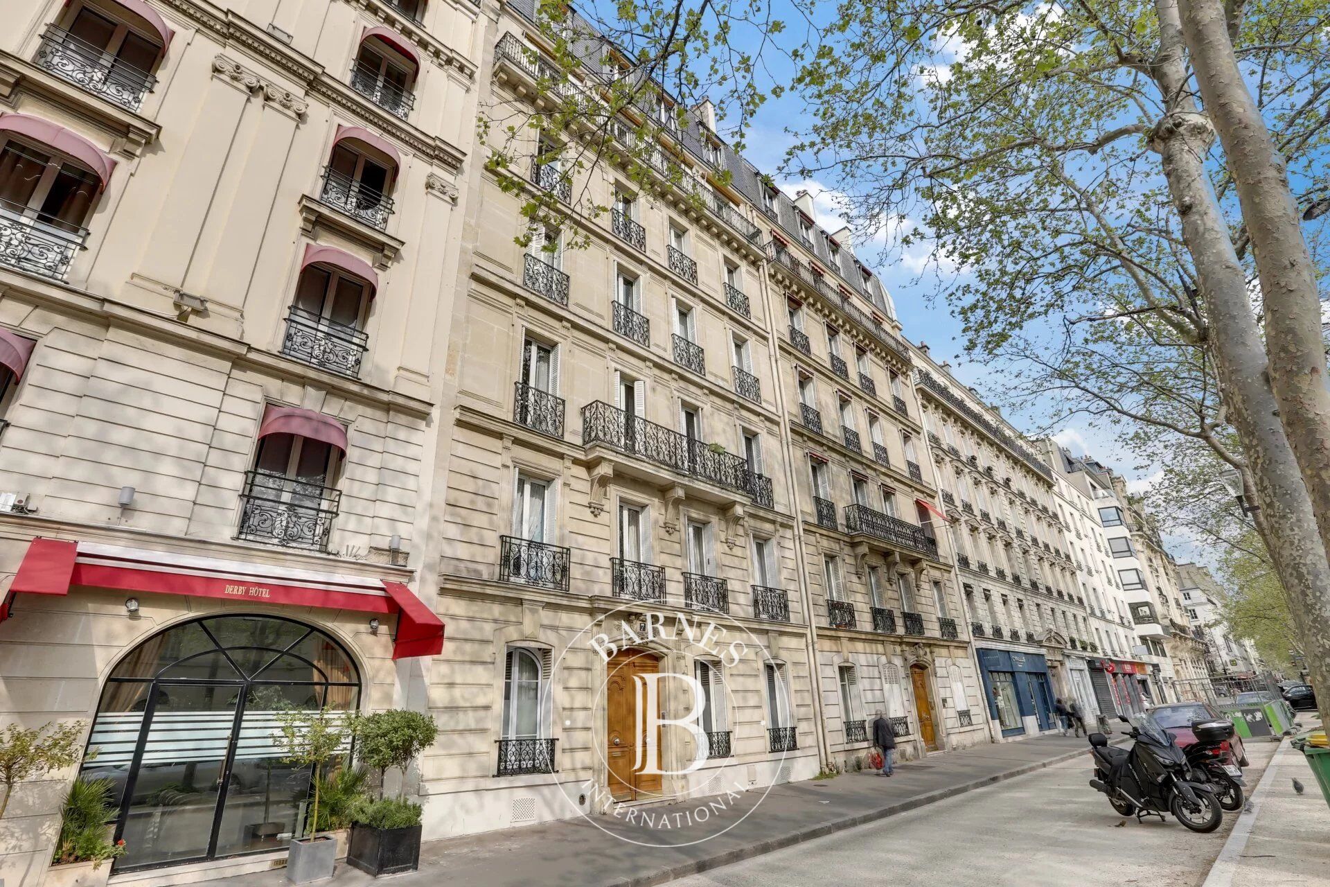 Paris 7 - Ecole Militaire - 2 pièces au sein d'un immeuble de bon standing - picture 2