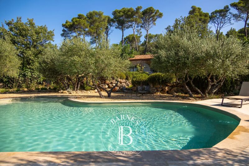 Saint Antonin du Var- Propriété d’exception- Villa en pierre de 250 m² avec piscine et vue panoramique