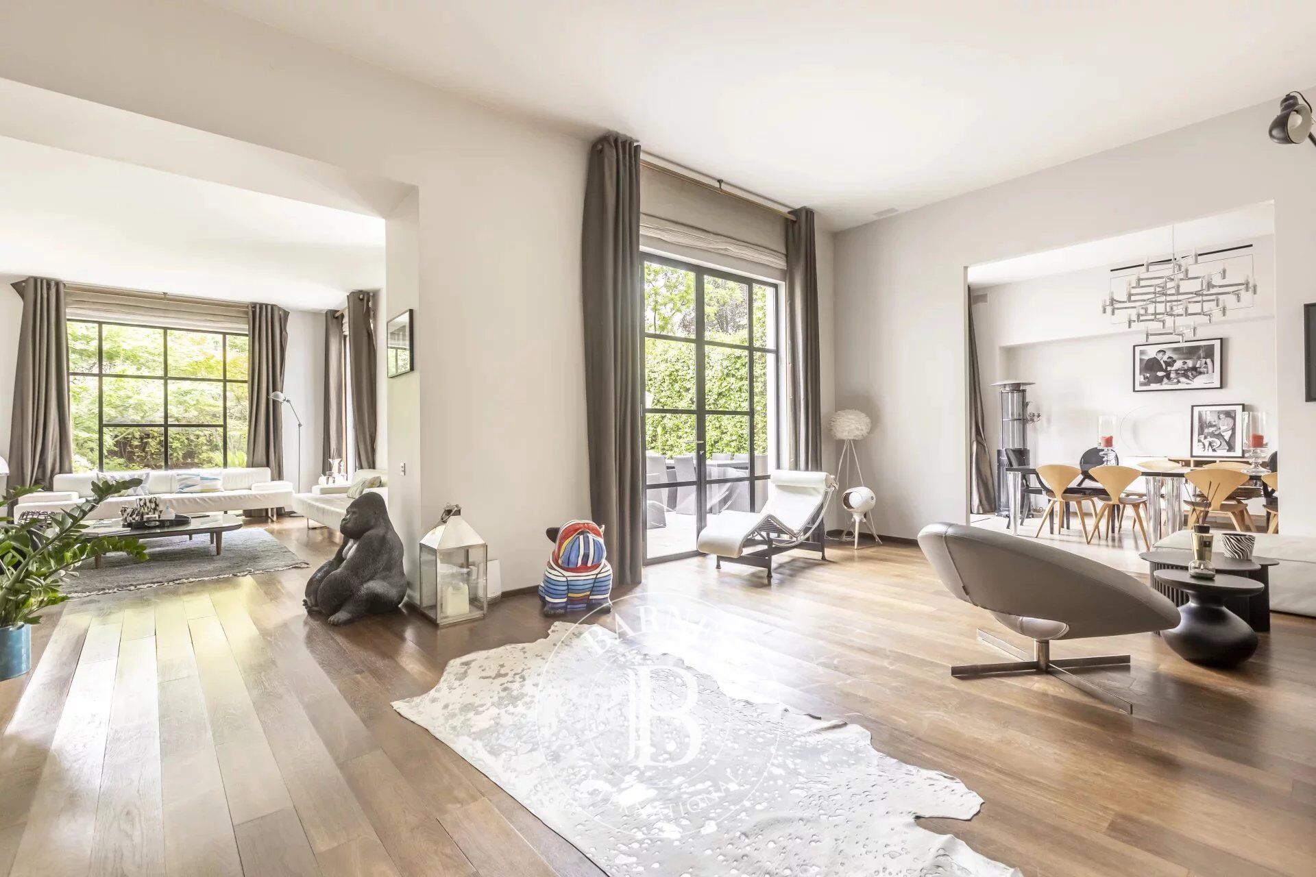 Neuilly - Voie privée - Bel hôtel particulier - Volumes remarquables - picture 3