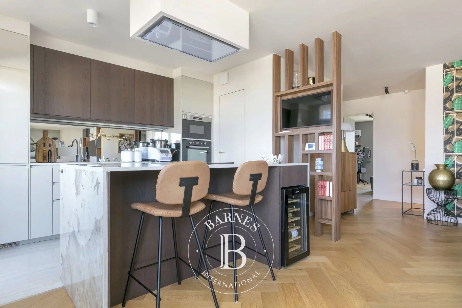 Le Chesnay edge of Versailles - Superb apartment renovated in 2021 - 3-bed - Balcony - Parking - Town centre - Lift - picture 2