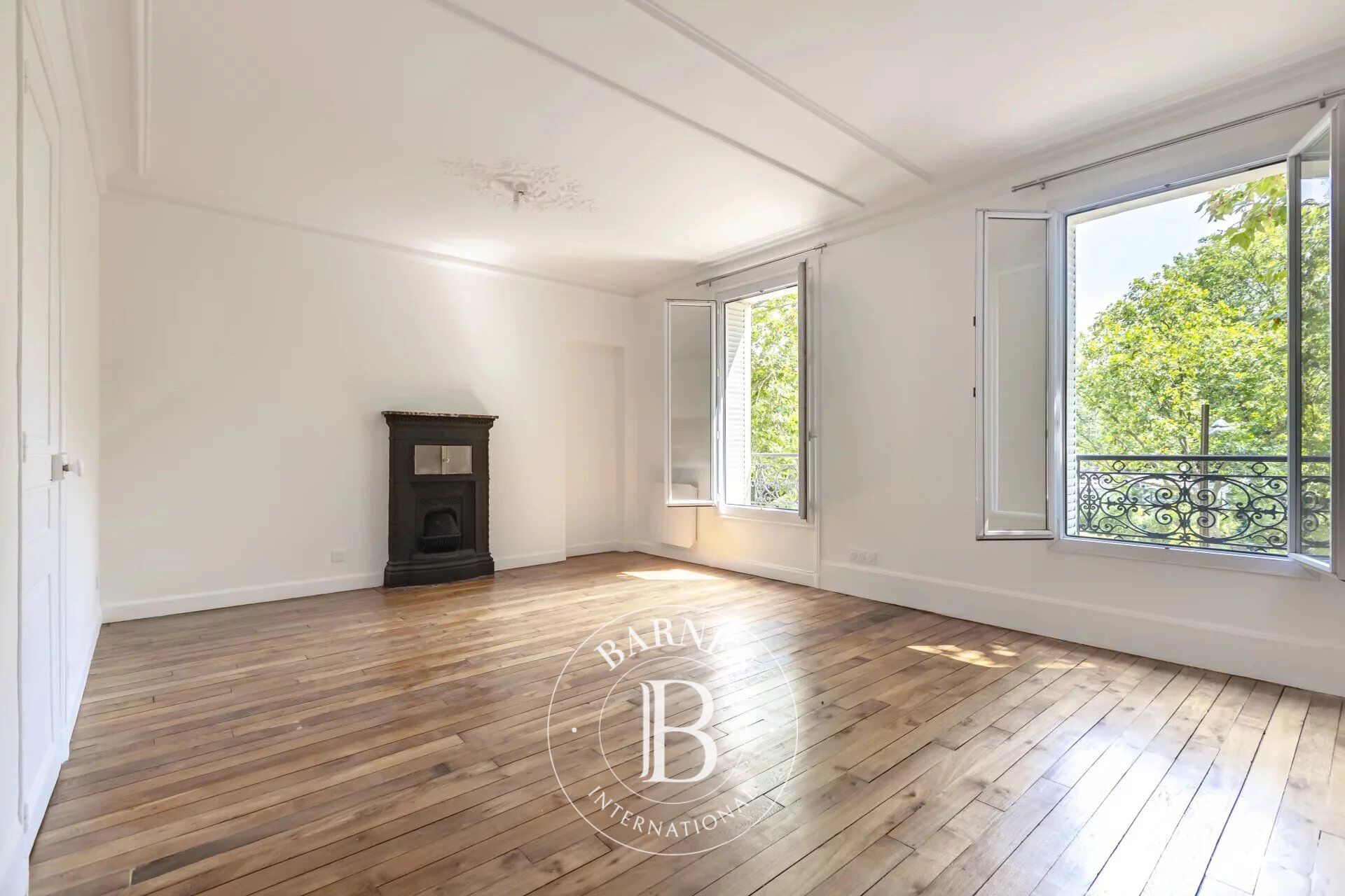 NORTH BOULOGNE - Renovated apartment - 84m² (904 sq ft) - 3 bedrooms - picture 2