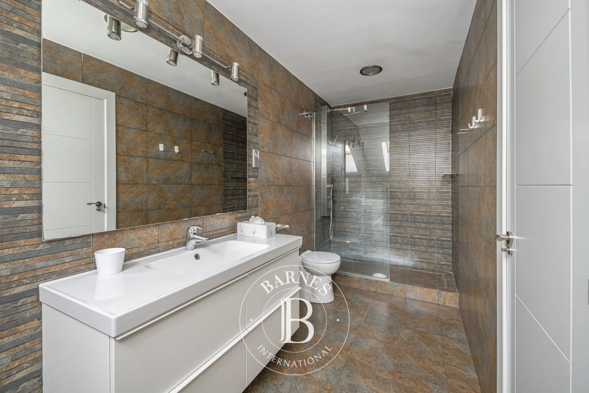 Ev Madrid - picture 9