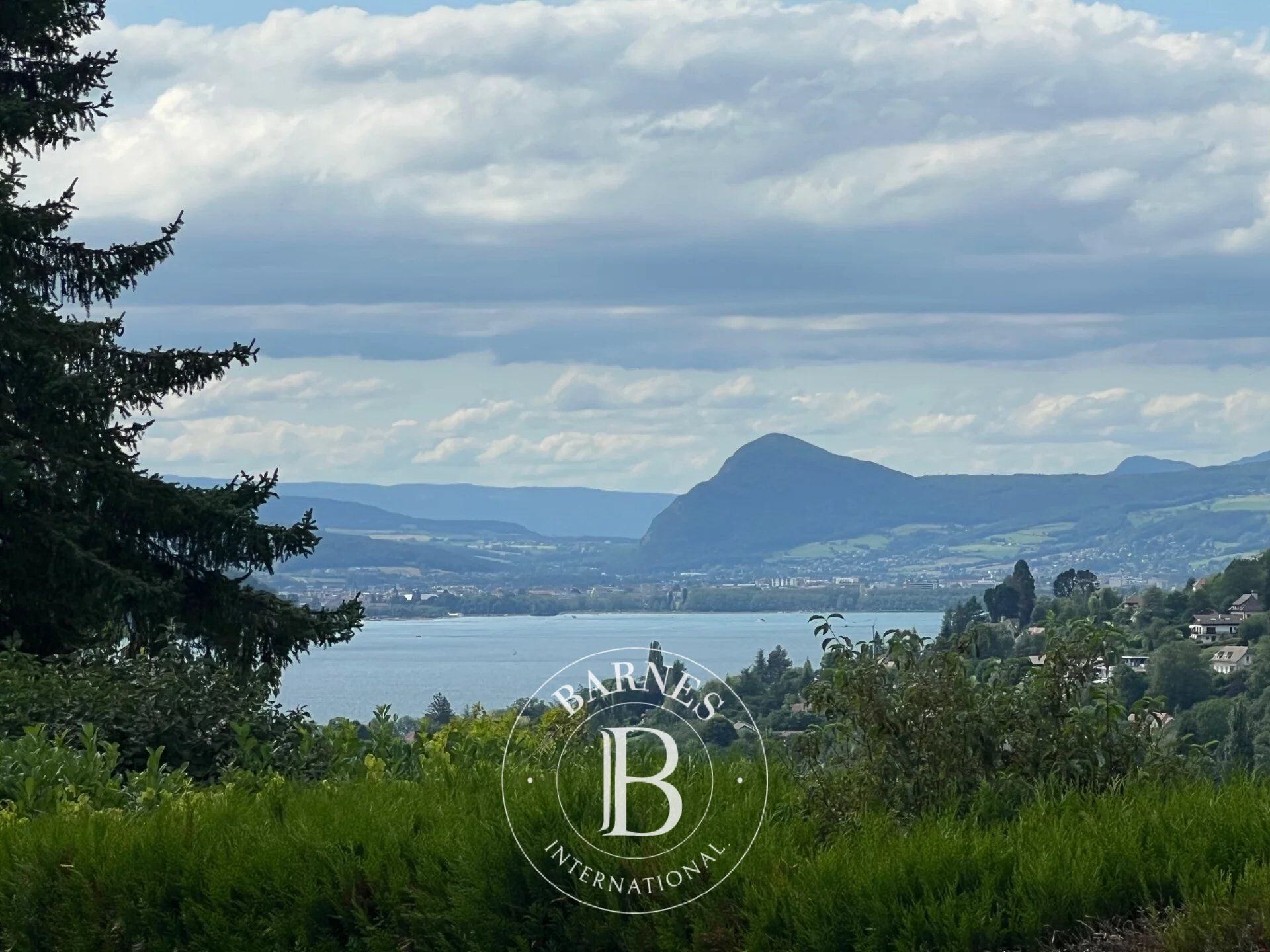 BARNES ANNECY - MENTHON ST BERNARD  :  TERRAIN CONSTRUCTIBLE  VUE LAC - picture 1