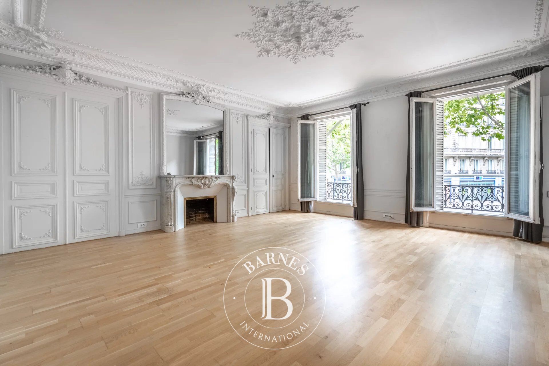 Piso Paris 8ème - picture 2