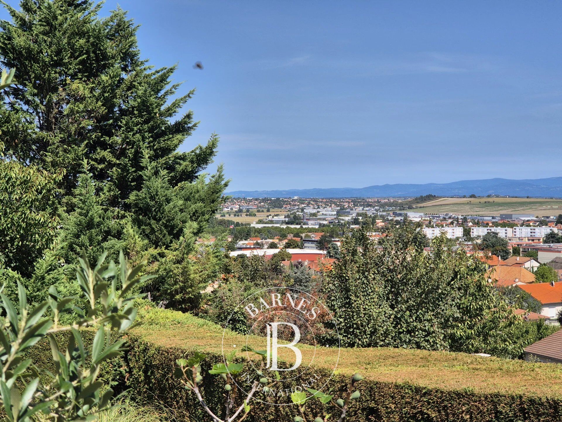 À 20 min de Clermont - Maison de caractère - Vaste jardin avec piscine et vue - picture 1