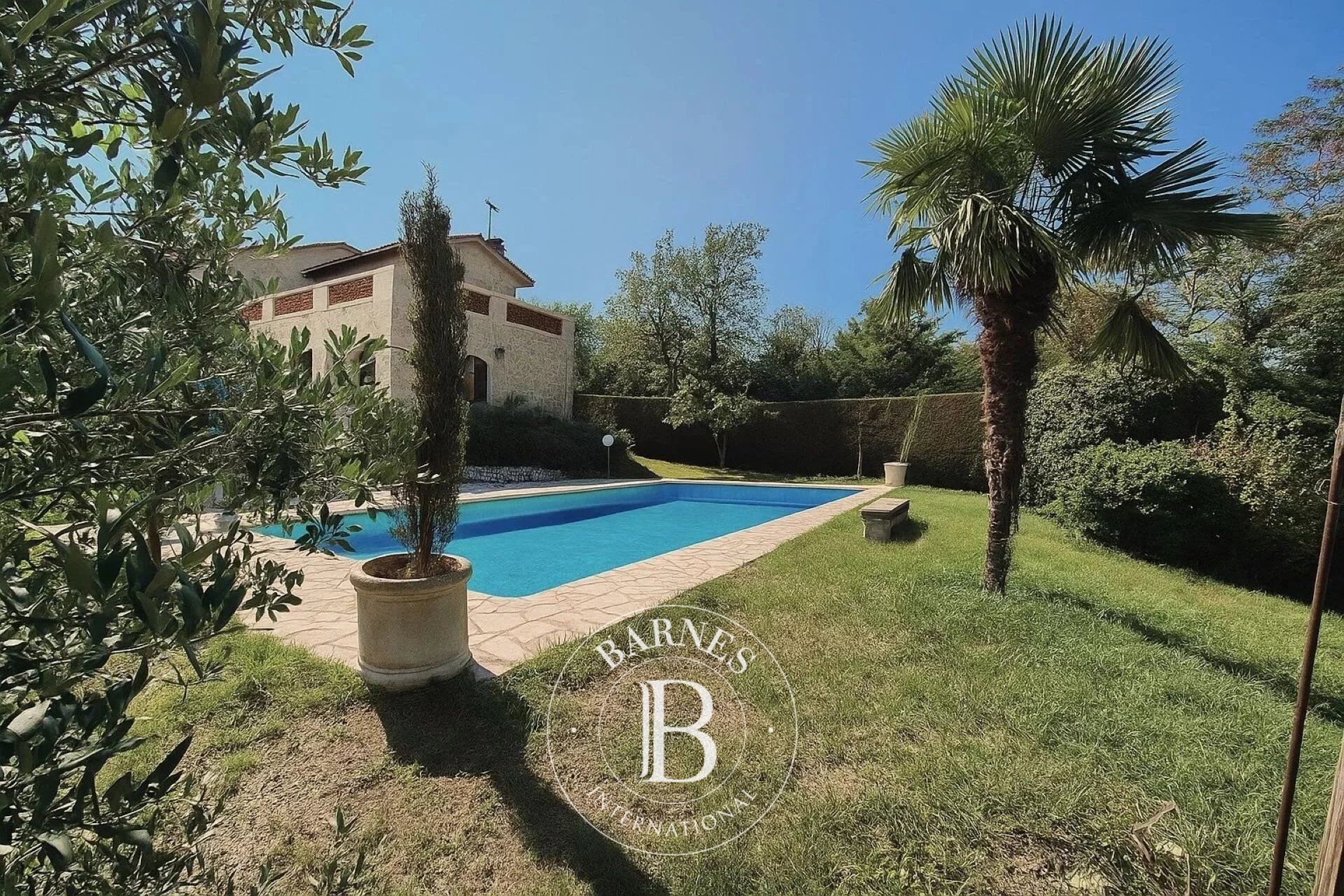 Maison en pierres - Vaste jardin avec piscine et vue - picture 1