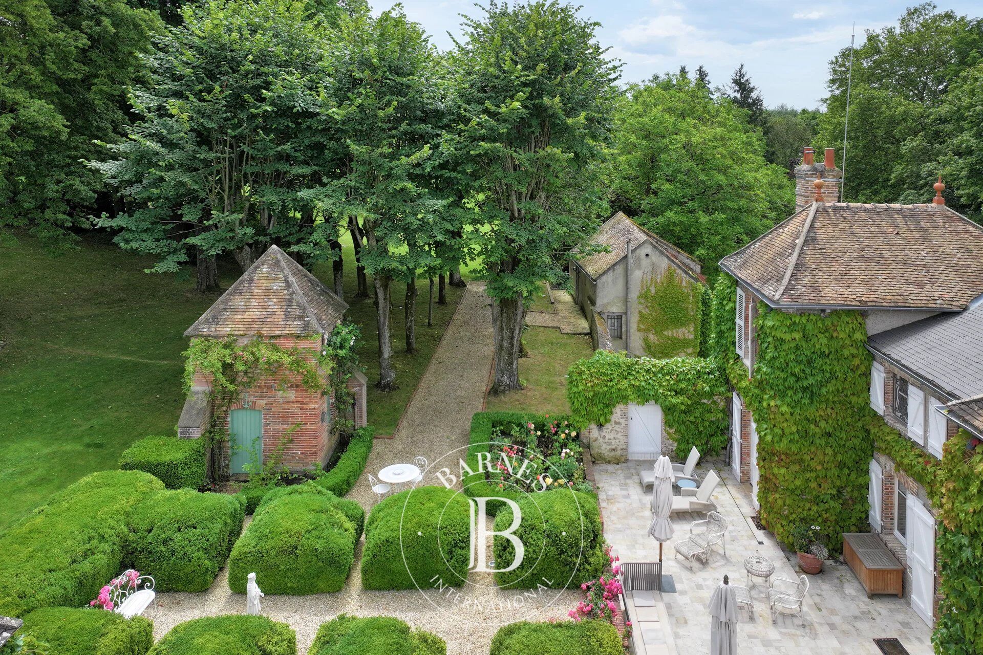 Seine-et-Marne - Propriété du XVIIIème  - Parc de 3,8 hectares - Piscine - Tennis - picture 2