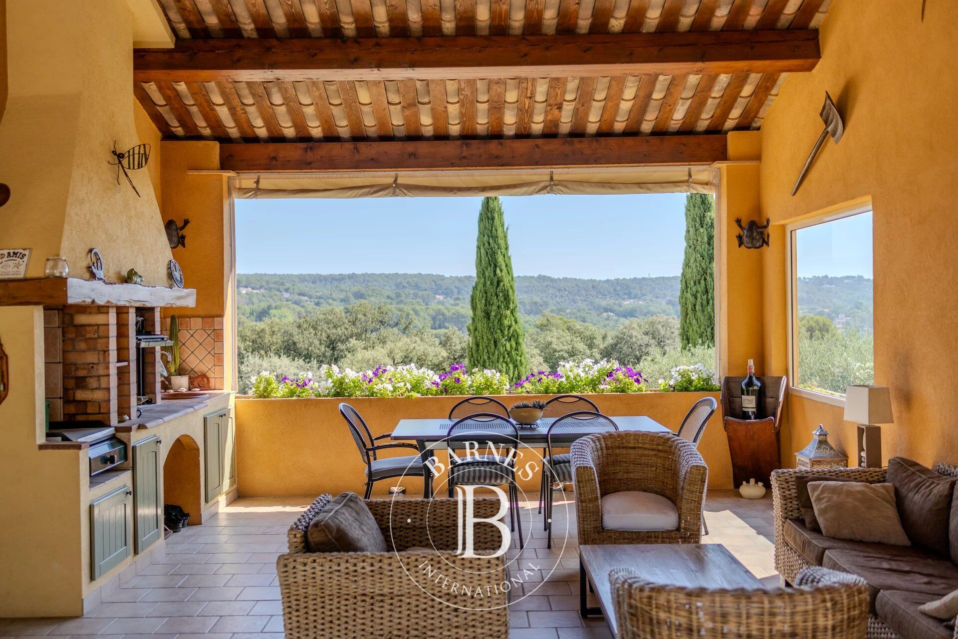 Villa Lorgues - picture 1