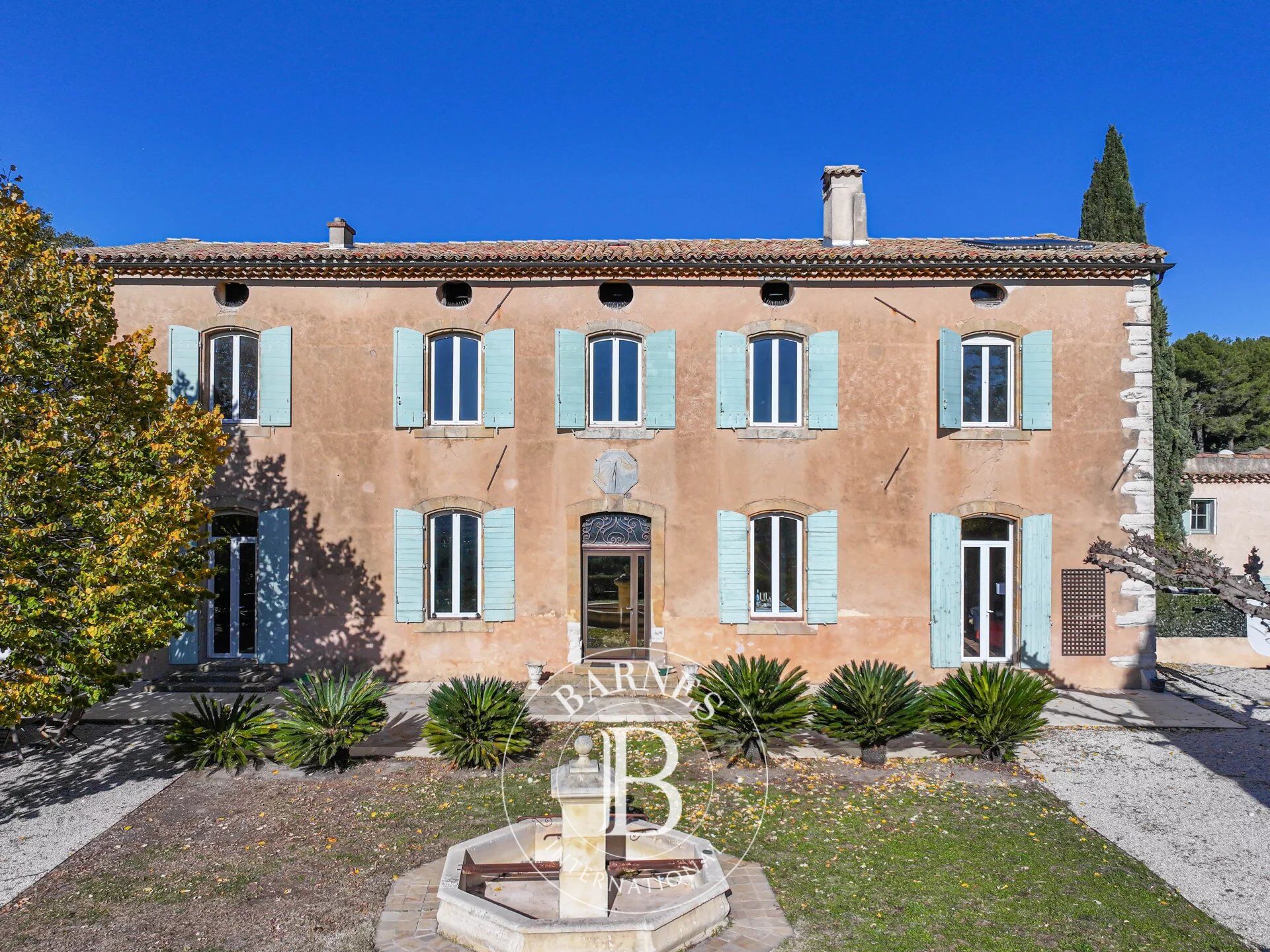 AIX EN PROVENCE - EXCEPTIONAL PROPERTY - RARE ON THE MARKET - PANORAMIC VIEW - 500m² (800 sqm total surface) - 2,6 HECTARES - 3KM CITY CENTRE