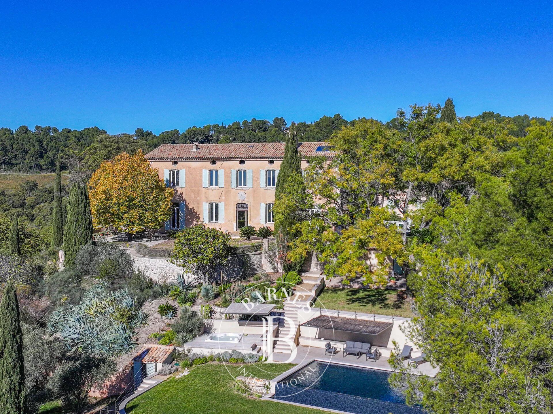 AIX EN PROVENCE - EXCEPTIONAL PROPERTY - RARE ON THE MARKET - PANORAMIC VIEW - 500m² (800 sqm total surface) - 2,6 HECTARES - 3KM CITY CENTRE - picture 3