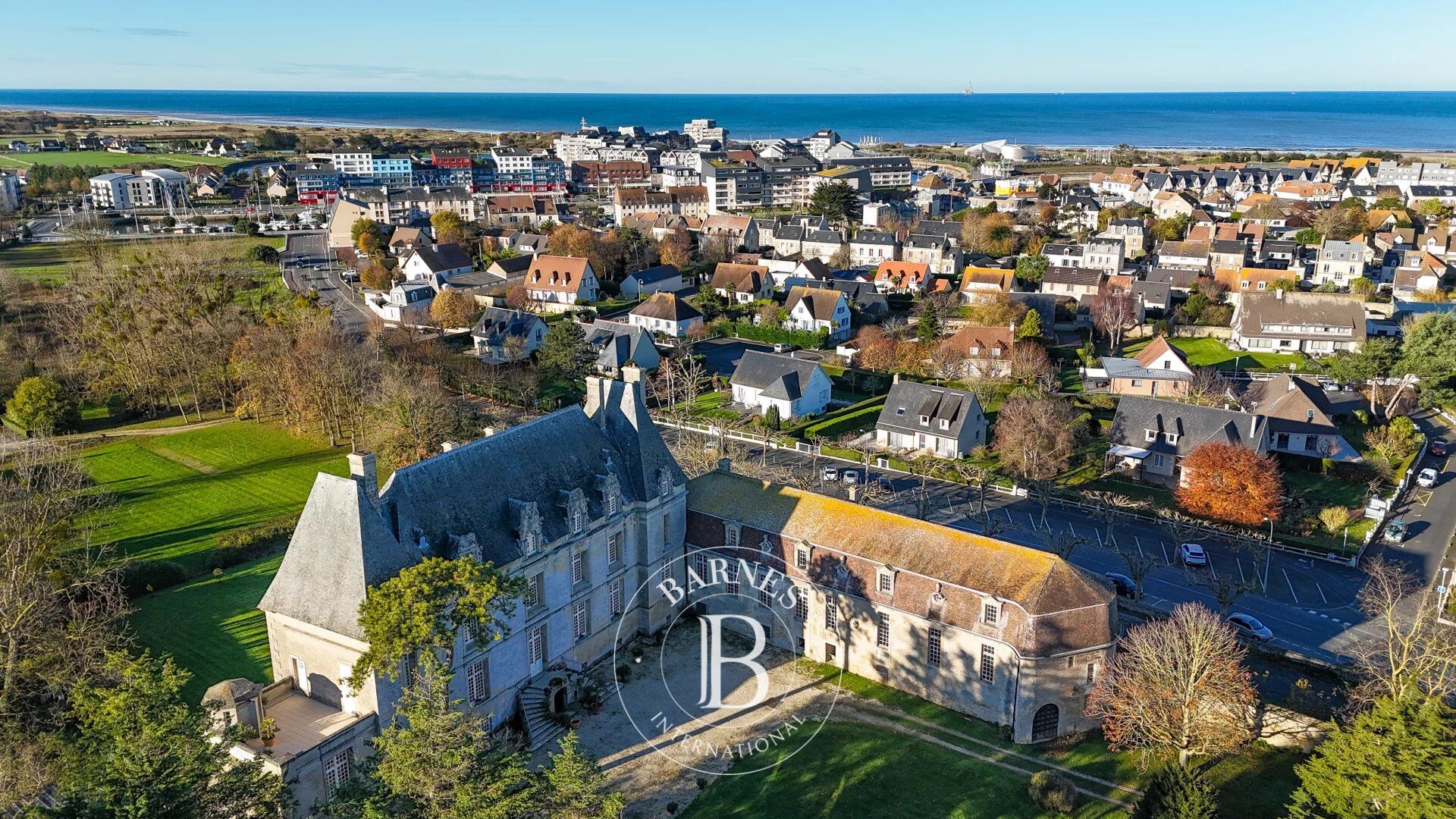 Caen Nord, Château de bord de mer (10 Chambres) avec dépendances sur parc clos d'1.1 hectare - picture 3