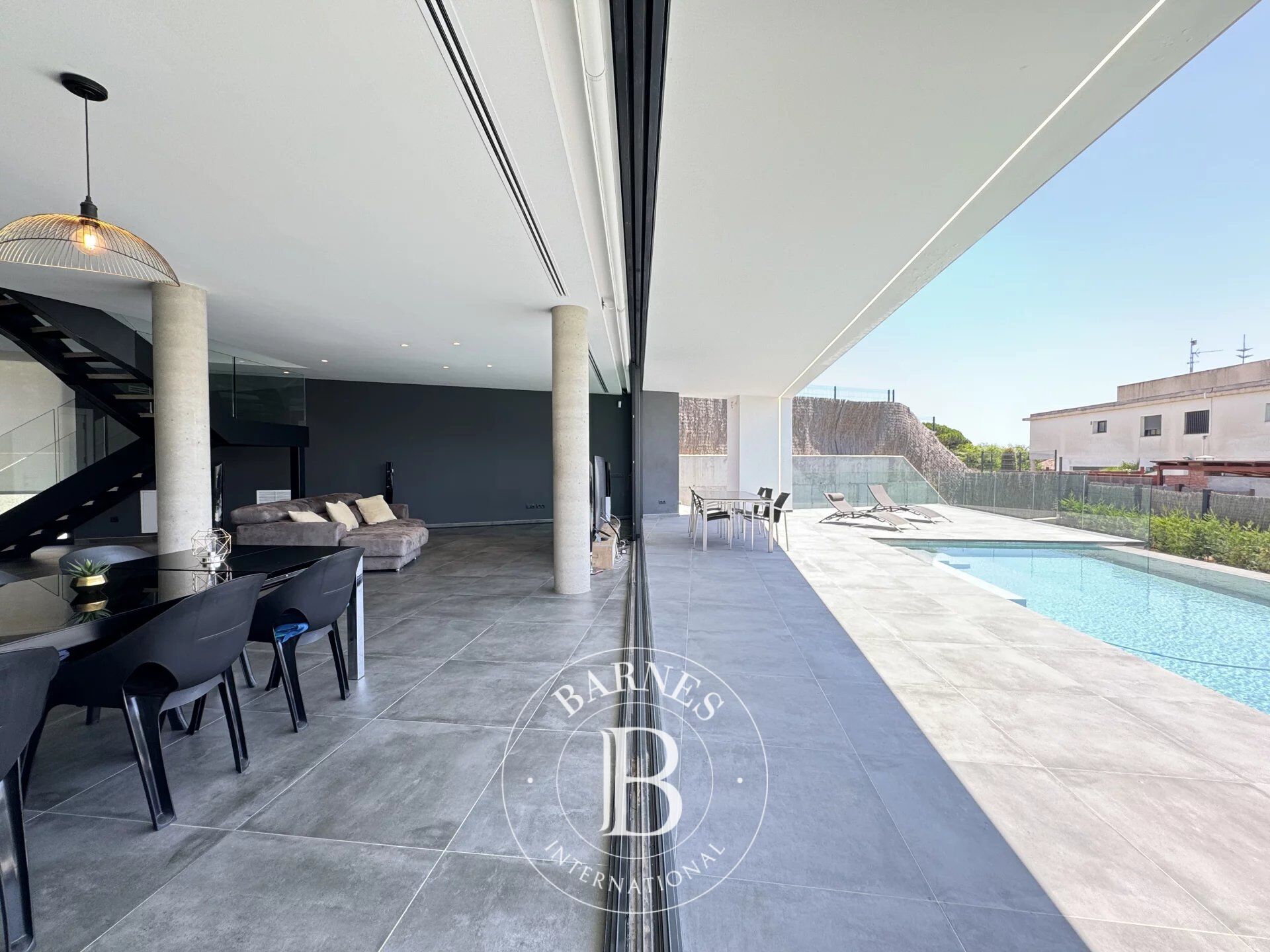 Maison moderne avec piscine et vue sur la mer, à seulement 25 minutes de Barcelone. - picture 1