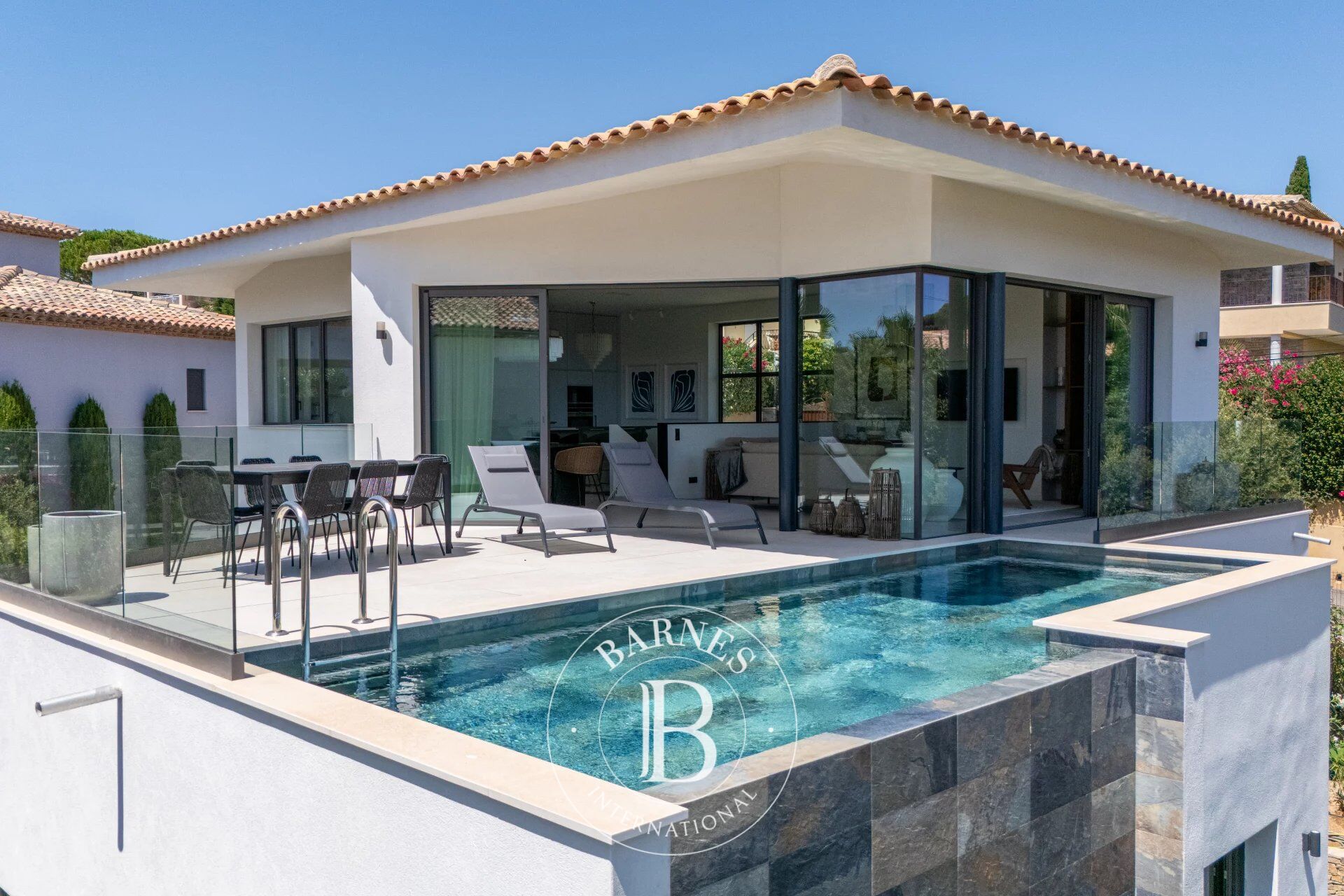 ALQUILER DE VACACIONES - SAINTE-MAXIME - 4 HABITACIONES - PISCINA DESBORDANTE - picture 2