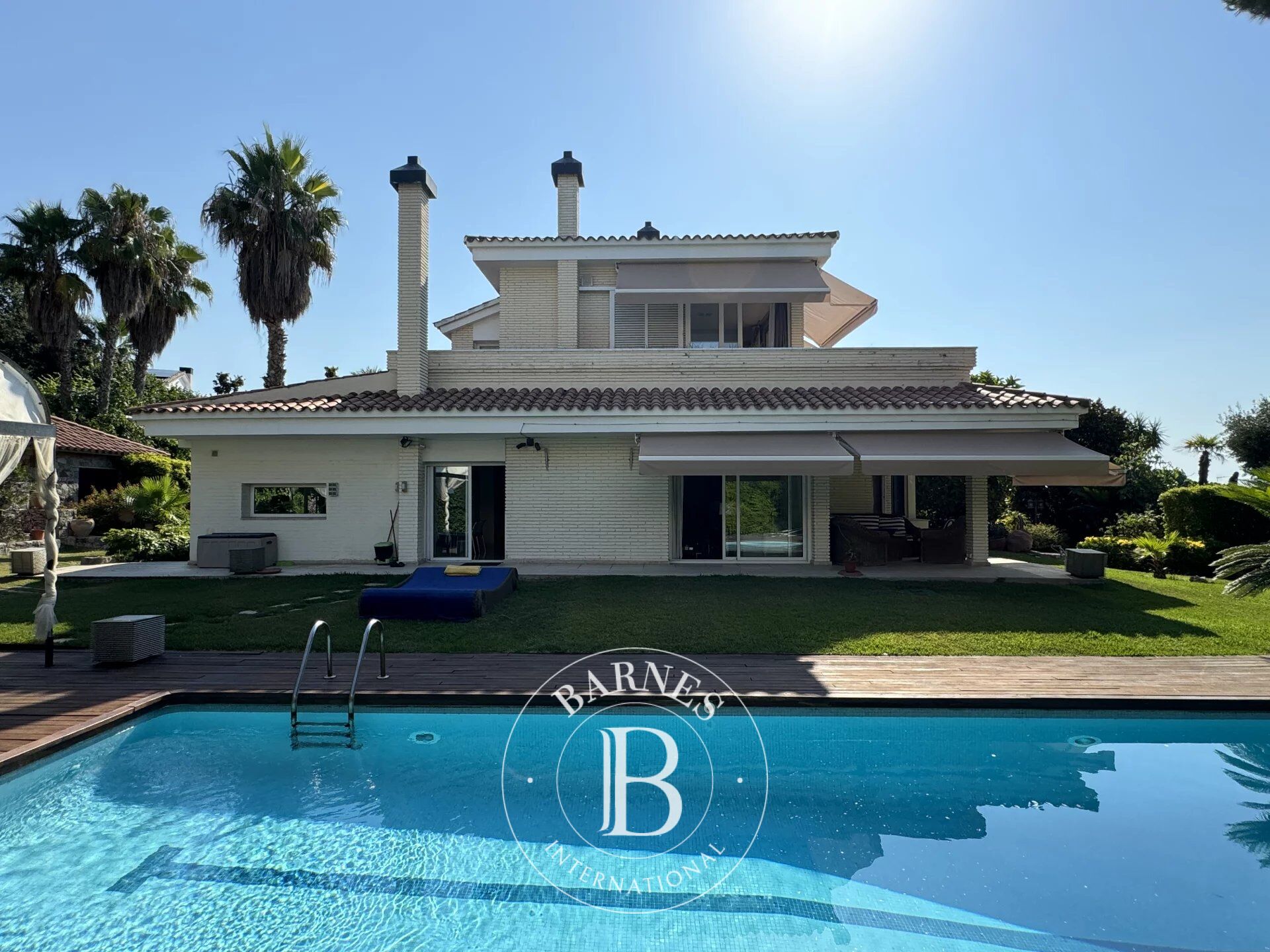 Excelente vivienda ubicada en Can Teixidó, Alella - picture 2