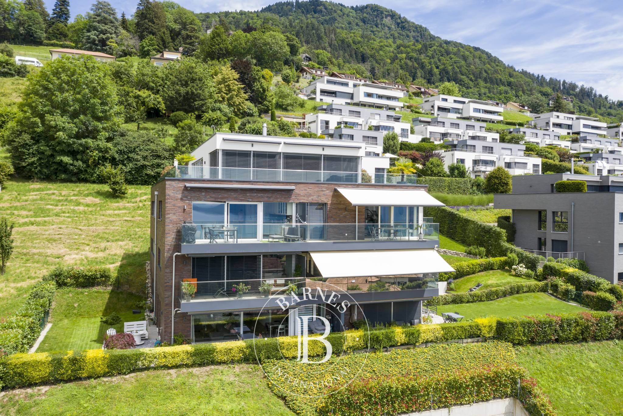 Daire Montreux - picture 12