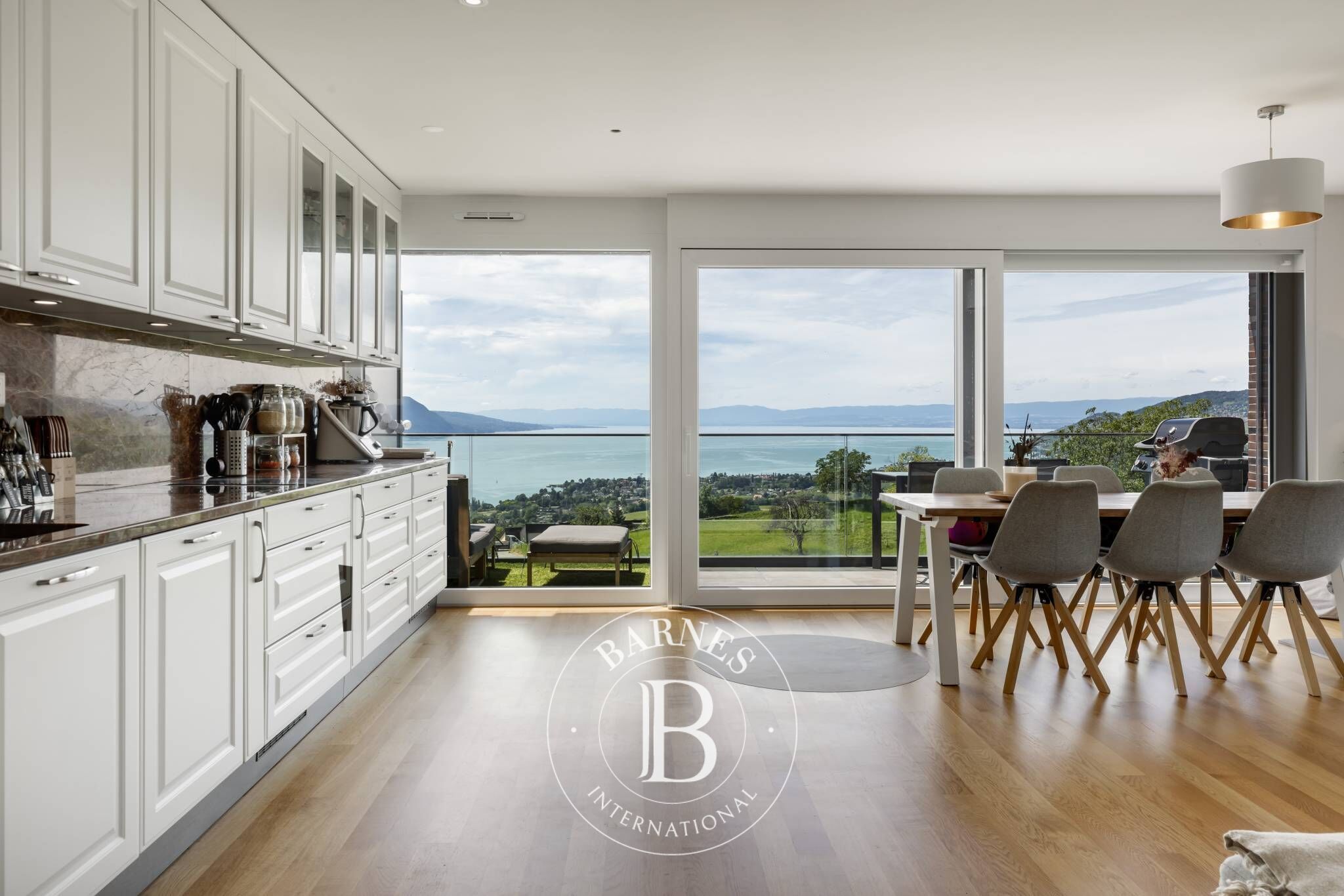 Daire Montreux - picture 5