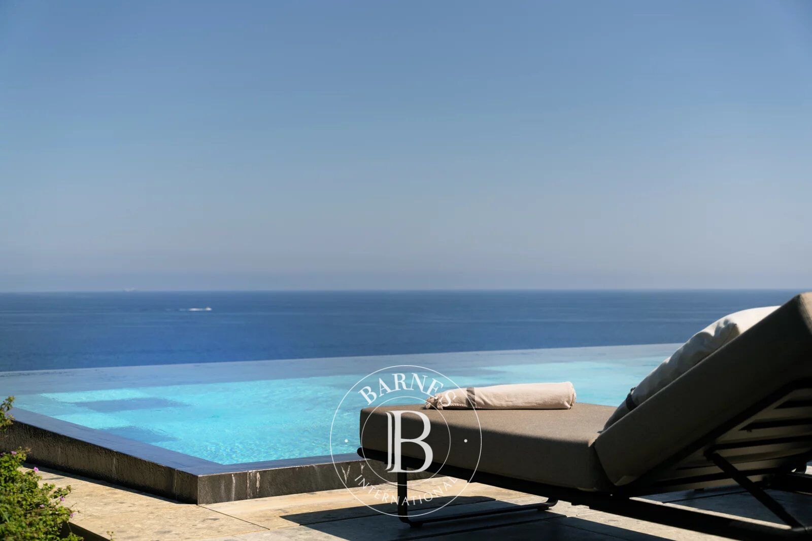 Calvi, Villa d’exception, 8 chambres, 2 piscines, vue mer panoramique - picture 1