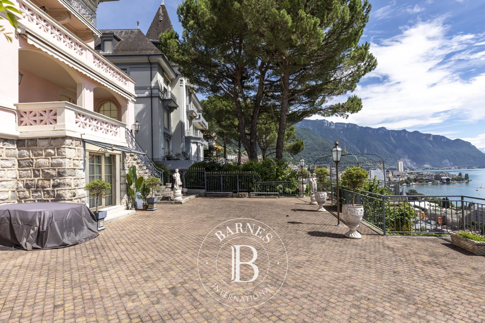 Daire Montreux - picture 12