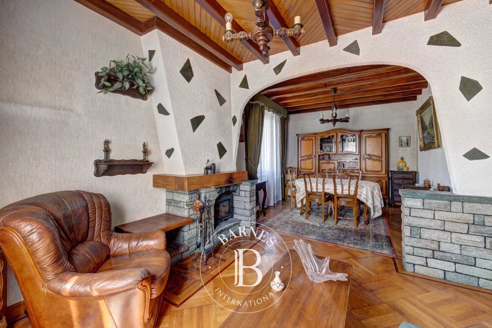 BARNES Annecy - ANNECY - ALBIGNY / PETIT PORT - TOWNHOUSE TO RENOVATE - PRIME LOCATION - picture 1