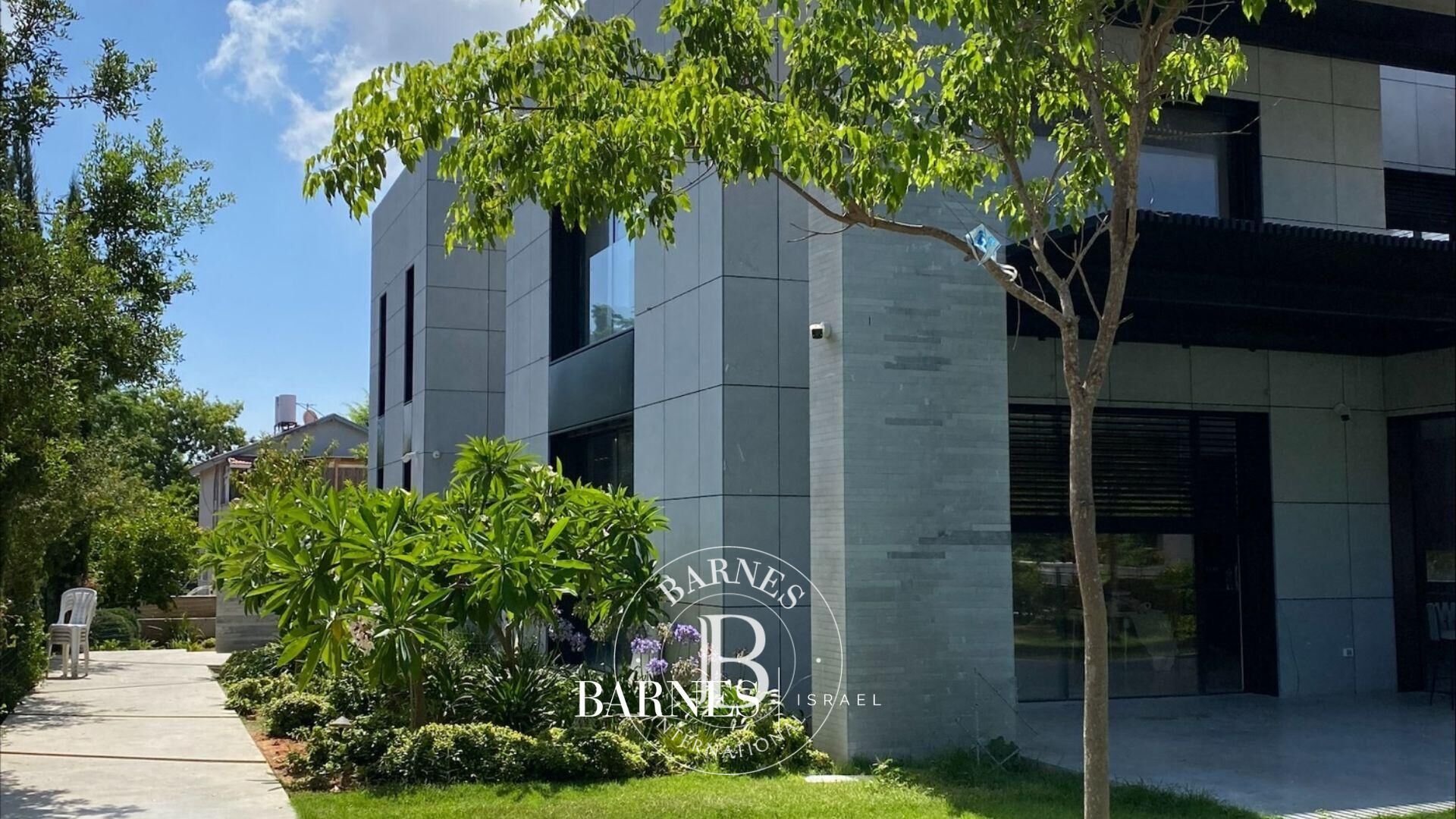 House for rent in Herzliya Pituach - picture 1