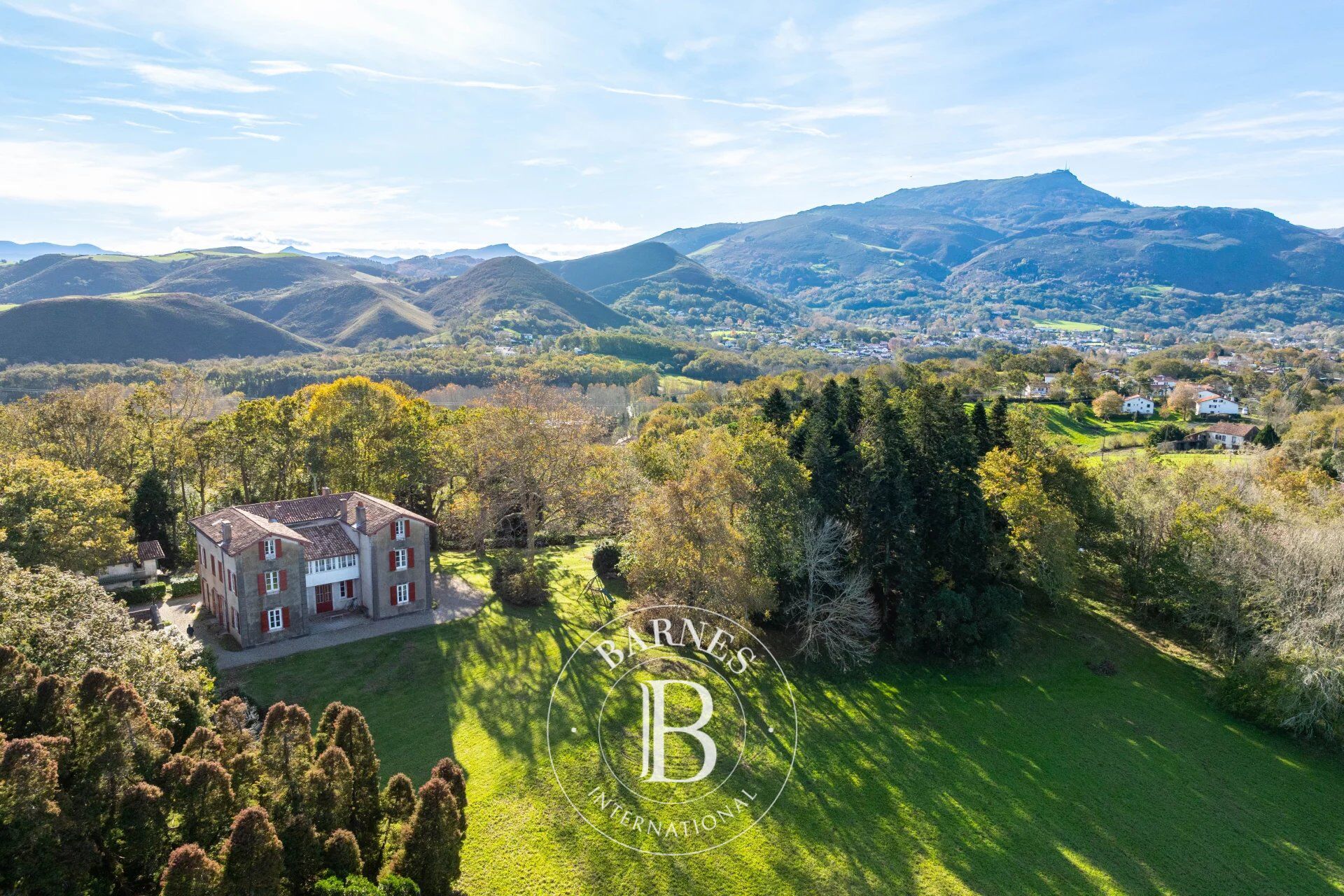 SAINT-PÉE-SUR-NIVELLE / ASCAIN, VERY NICE PROPERTY IN A QUIET AREA, 8.5 HA OF LAND - picture 1