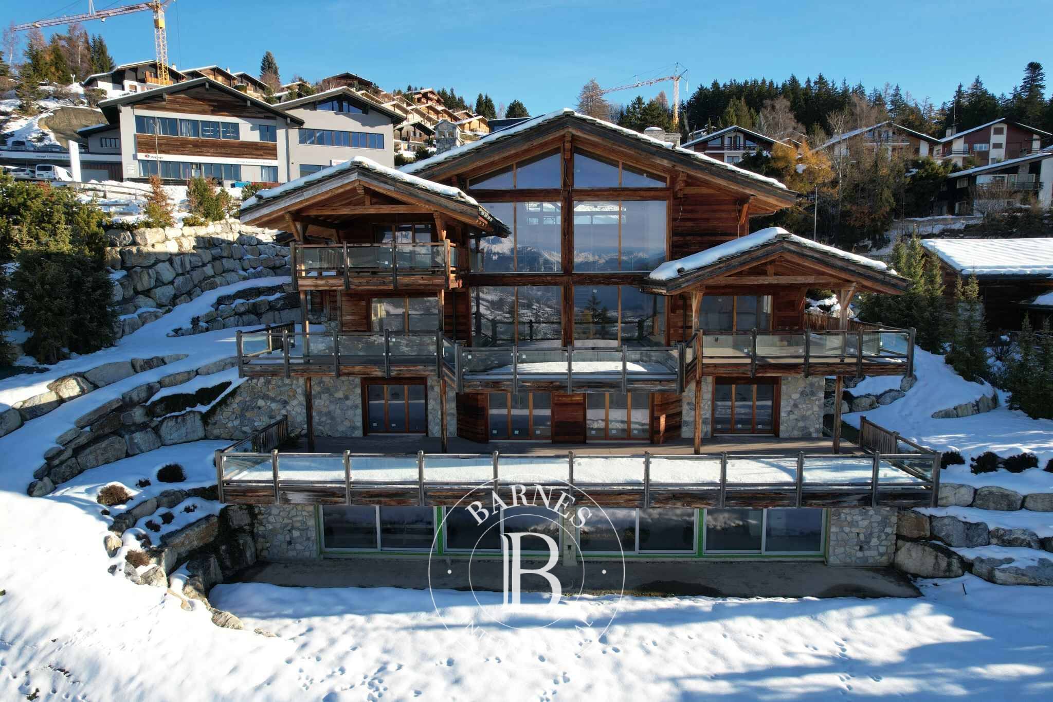 MAGNIFICENT CHALET WITH PANORAMIC VIEW (SOLD UNFINISHED) - picture 1