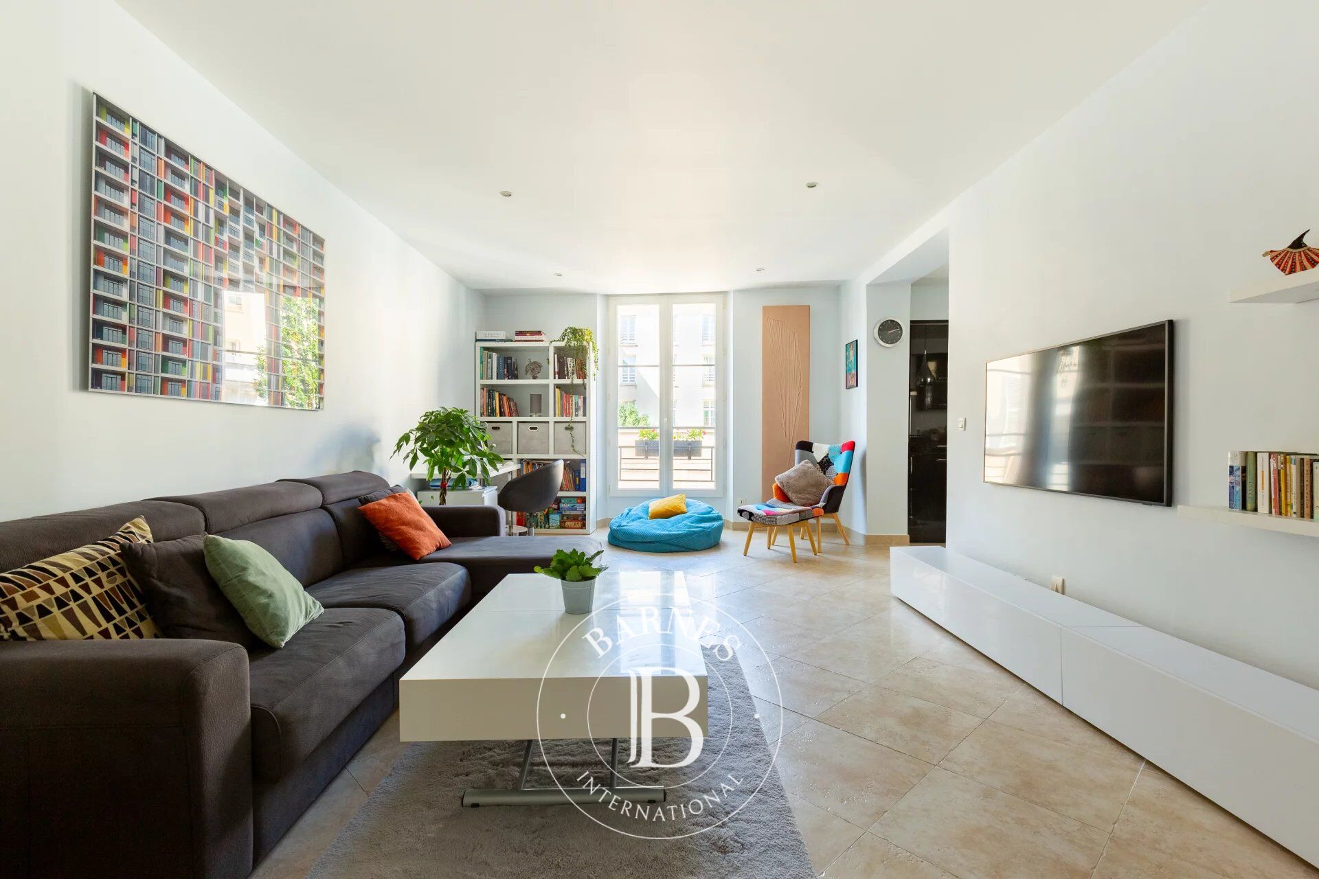 Saint-Germain-en-Laye - Town centre (Château/RER A/Marketplace)- Apartment in immaculate condition - 85m² (915 sq ft) - 5 main rooms (2 bedrooms) - picture 2