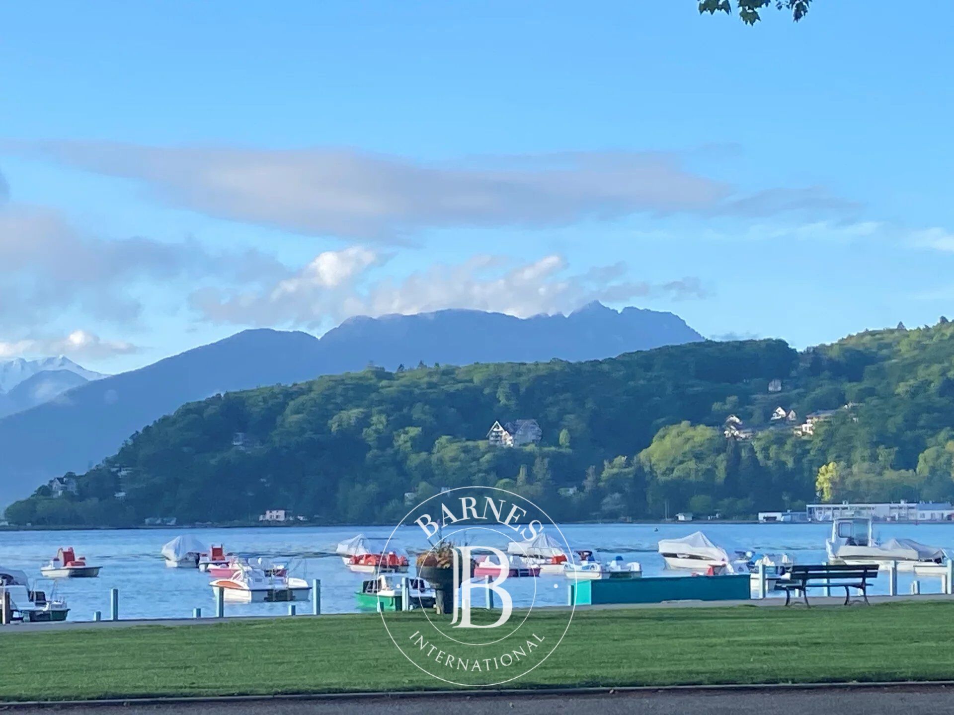 BARNES  ANNECY : TRIANGLE D OR -   APPARTEMENT DEUX PIECES AVEC TERRASSE - picture 1