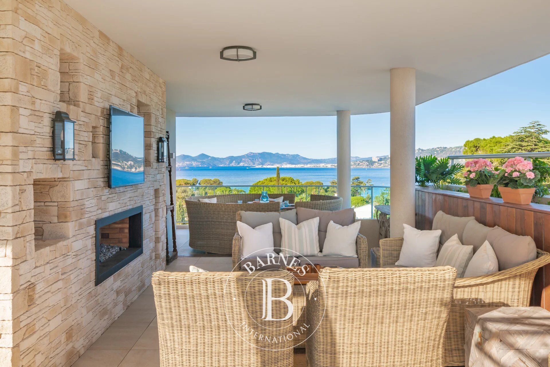 CAP D'ANTIBES - TOIT TERRASSE - VUE MER PANORAMIQUE