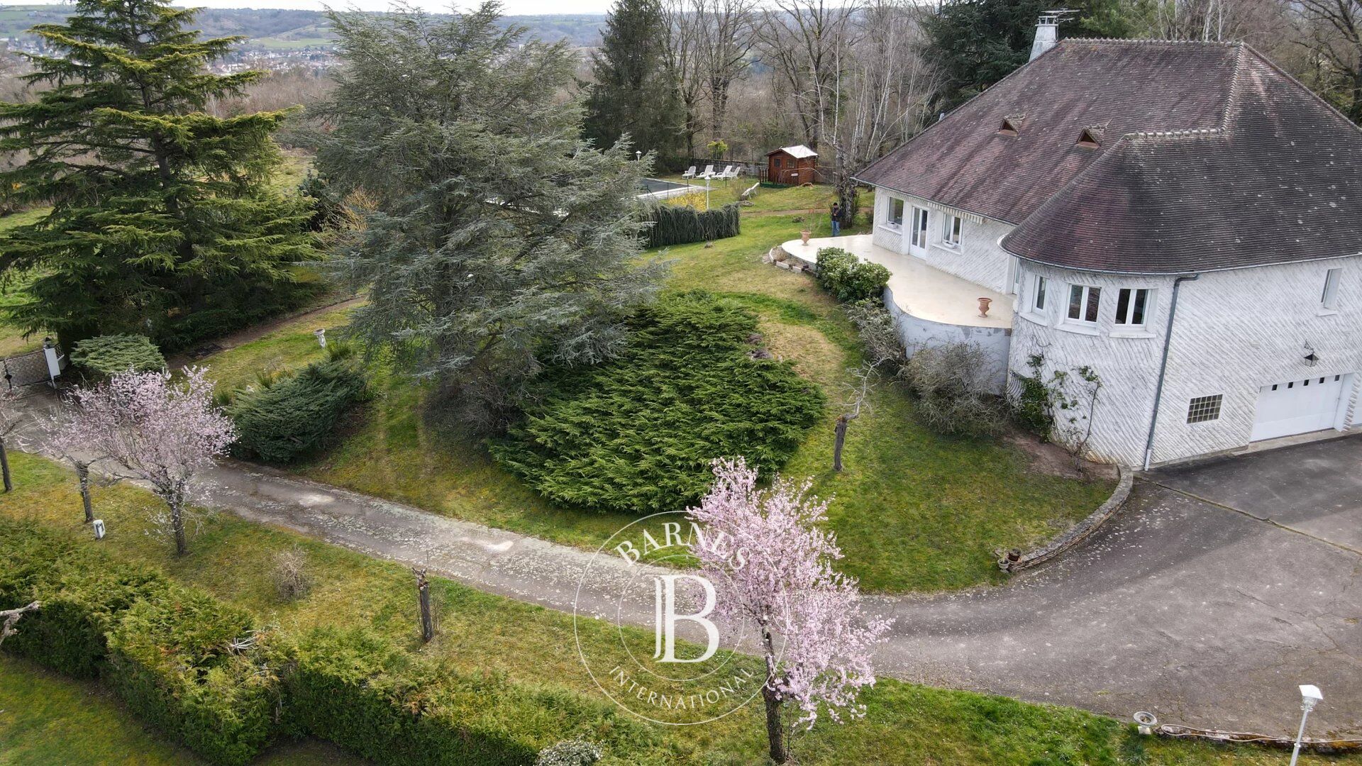 MONTLUCON - VILLA FAMILIALE ENTRE CAMPAGNE ET VILLE - picture 3