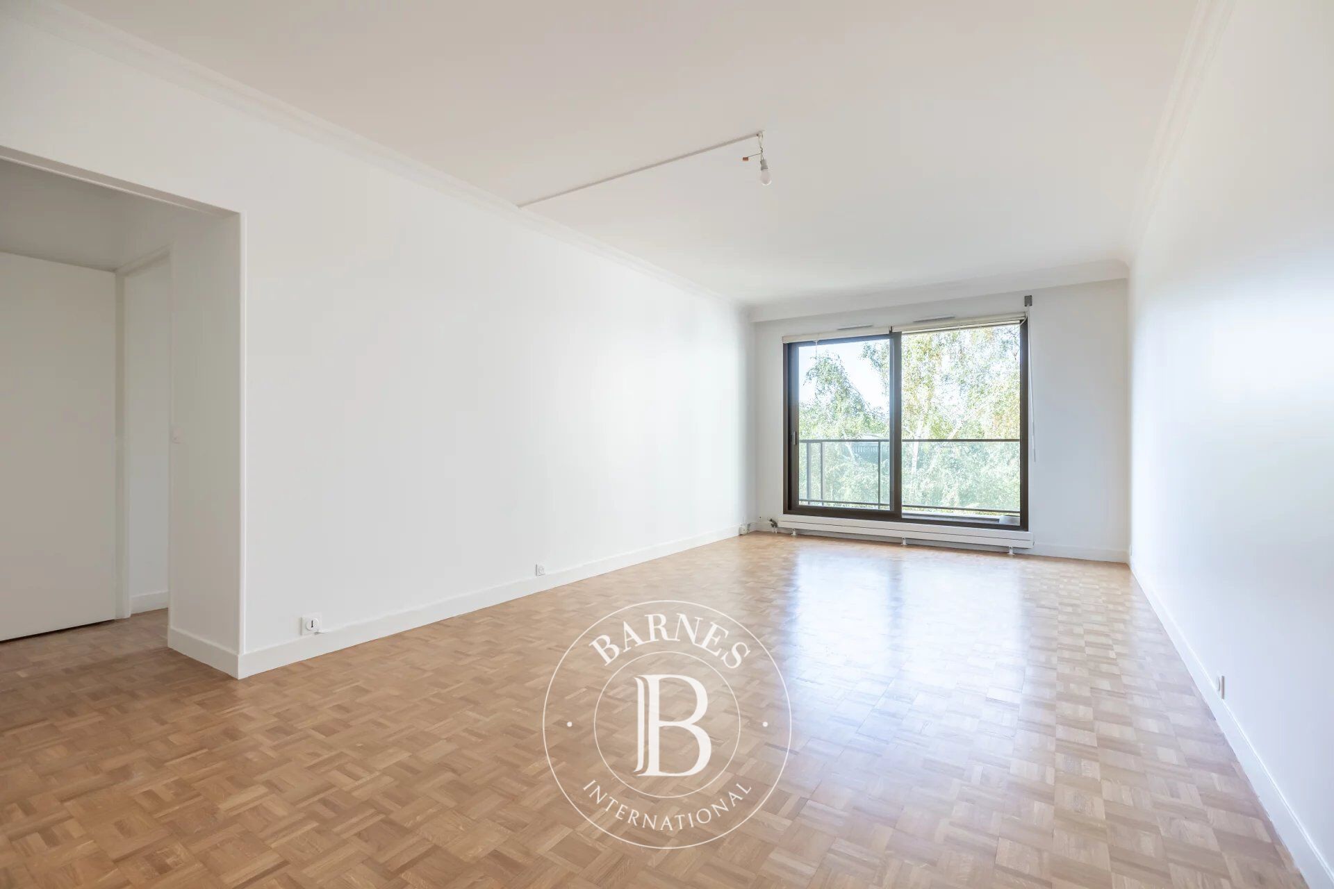 Paris 17 / Neuilly - Appartement deux chambres - Balcon exposé Sud - picture 3