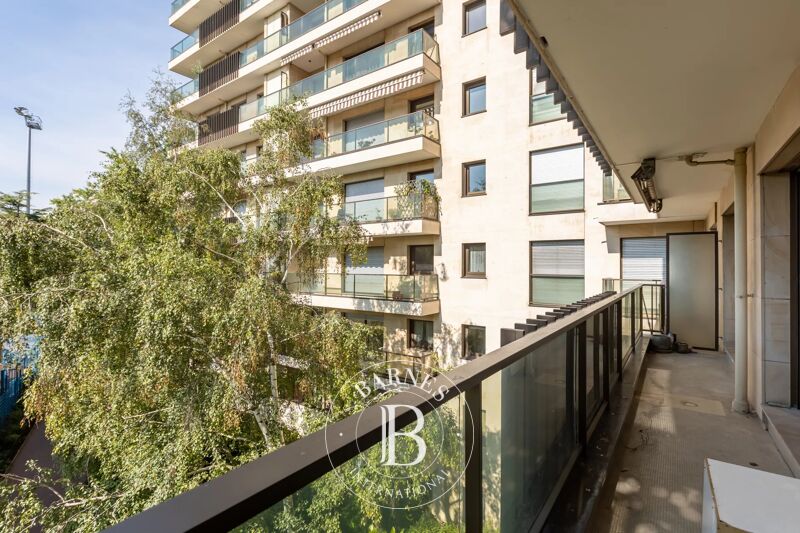 Paris 17 / Neuilly - Appartement deux chambres - Balcon exposé Sud