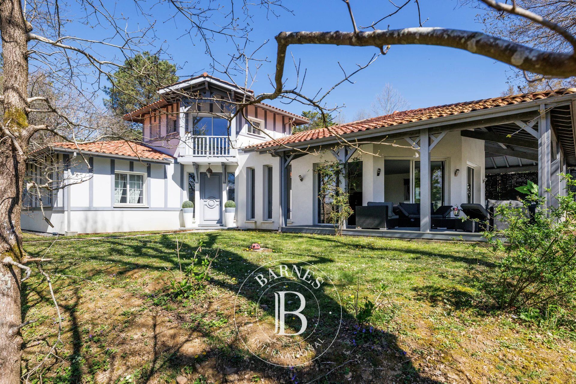 ASCAIN, AU CALME, MAISON DE 200 M² - picture 2