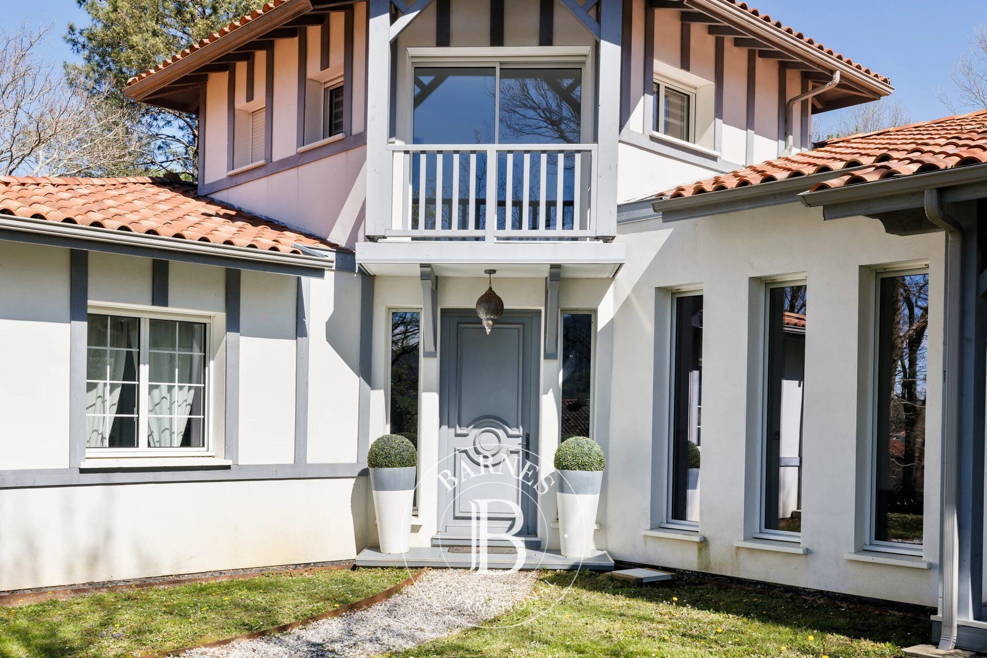 ASCAIN, AU CALME, MAISON DE 200 M² - picture 3