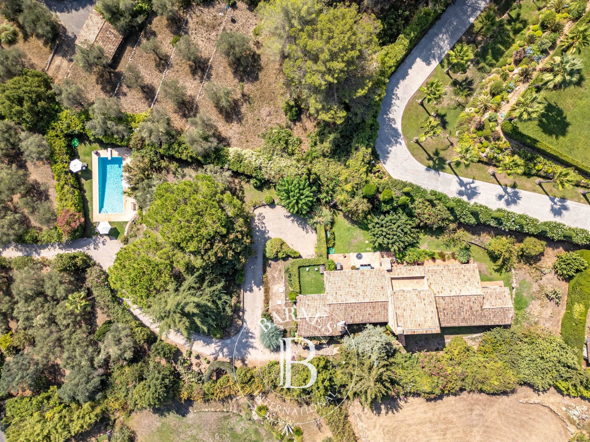 CLOSE TO MOUGINS AND VALBONNE - STONE BUILT MAS - picture 1