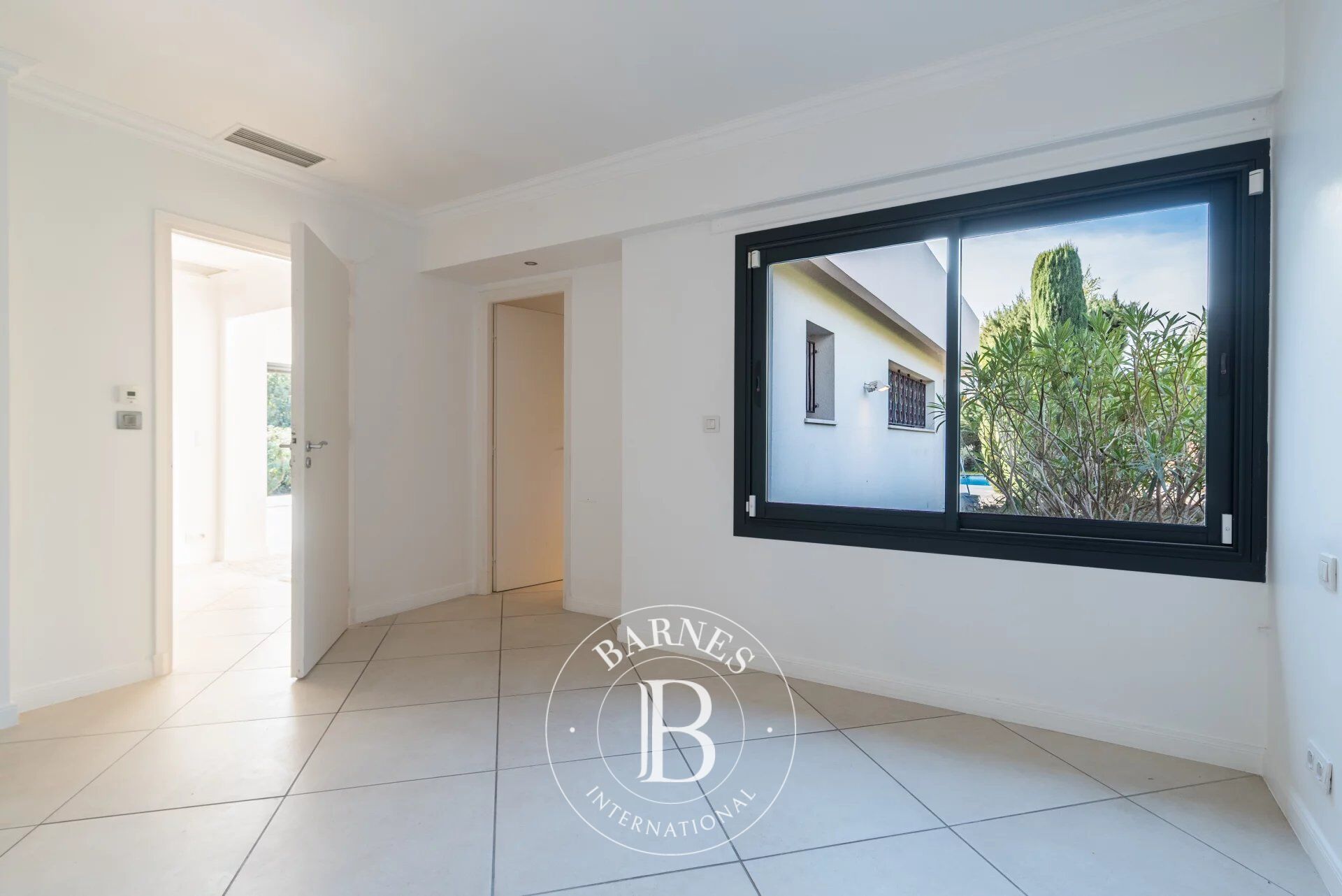 Ev Mougins - picture 11